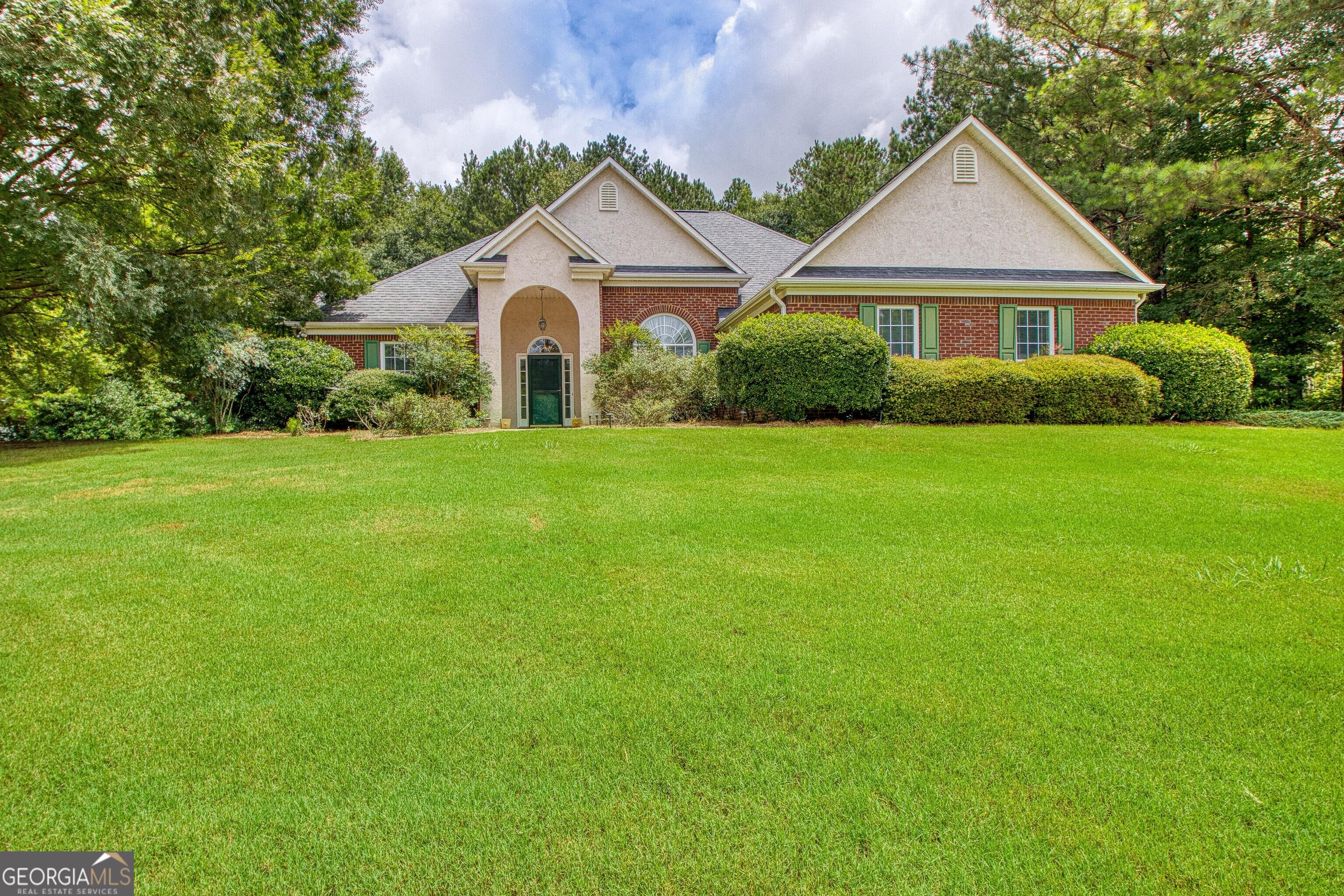 Surrey Park Dr, Fayetteville, GA 30215