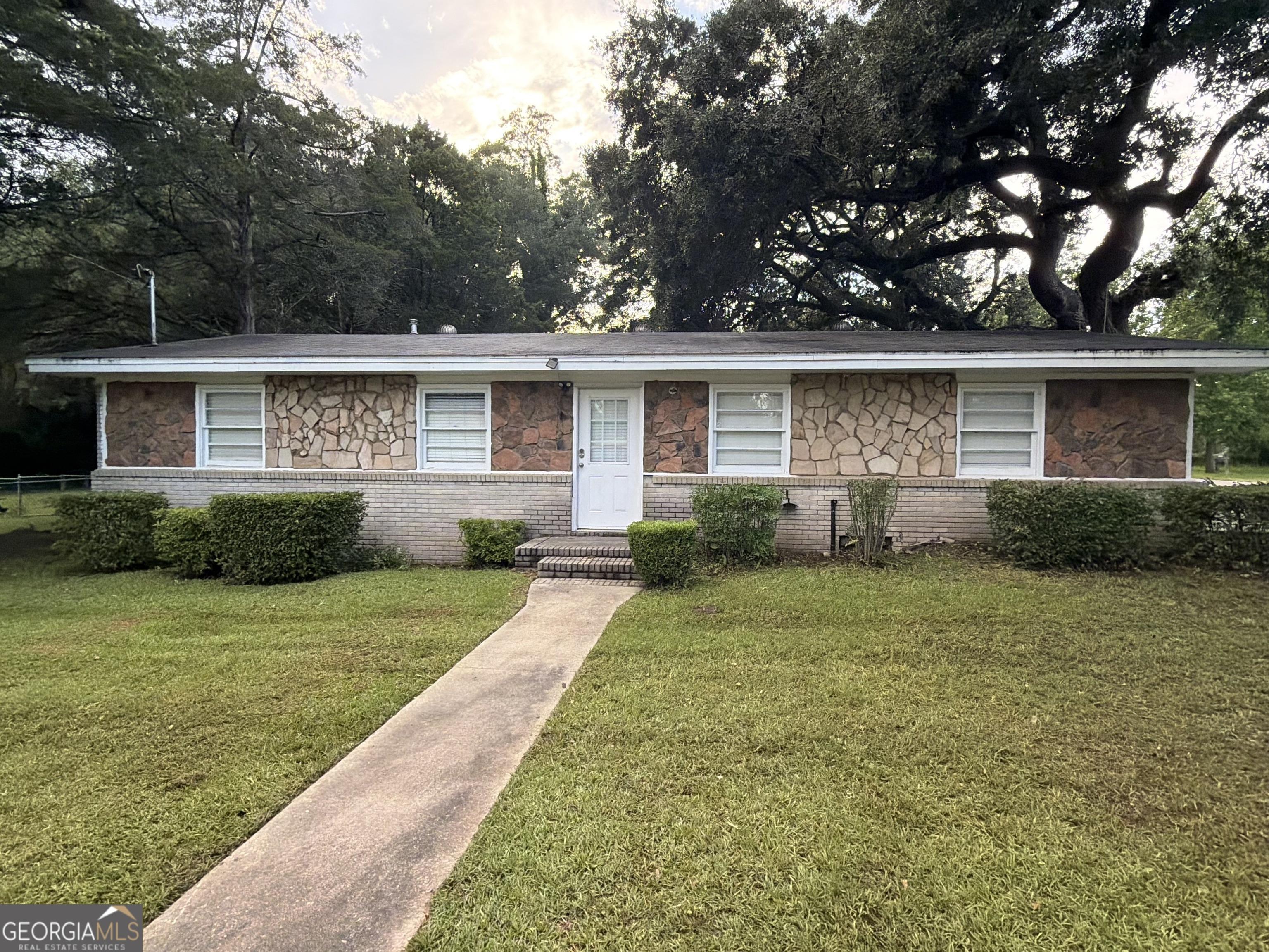 8th Ave, Eastman, GA 31023