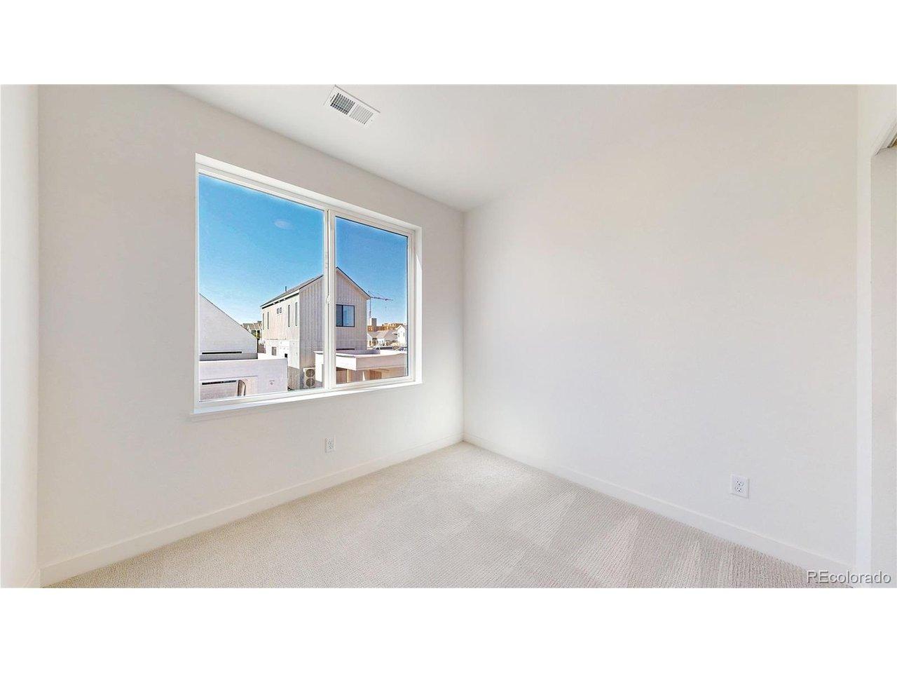 Edge Cir, Longmont, CO 80501