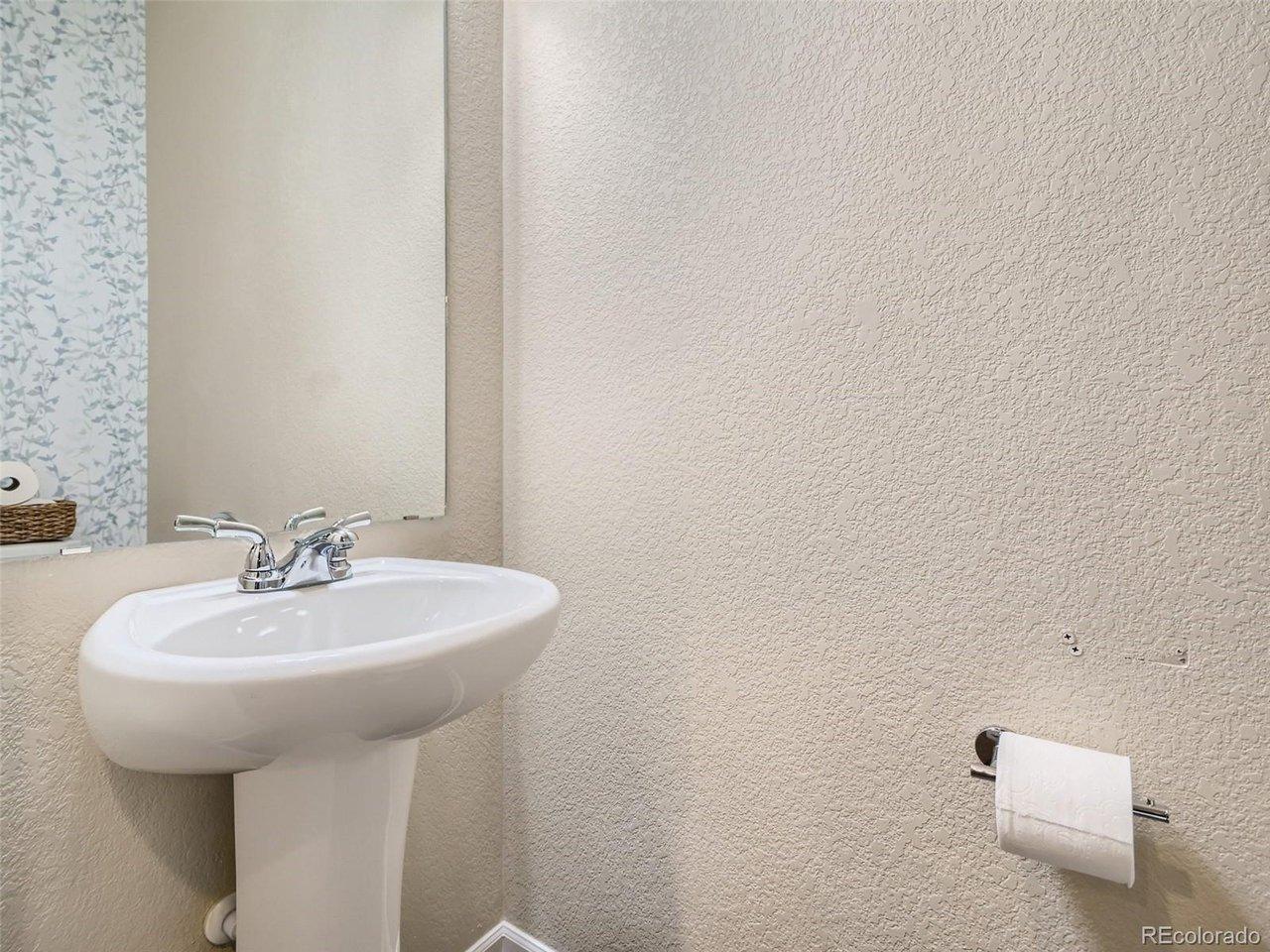 E 40th Ave, Denver, CO 80249