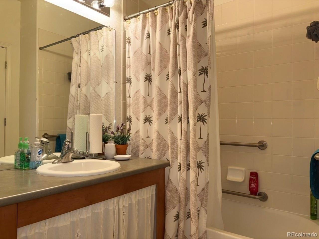 E 5th Pl, Aurora, CO 80018