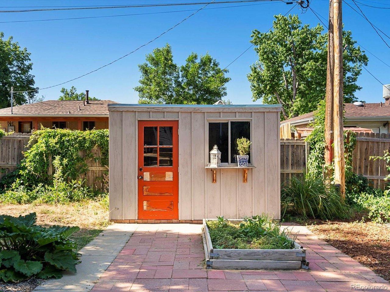 E 25th Pl, Aurora, CO 80011