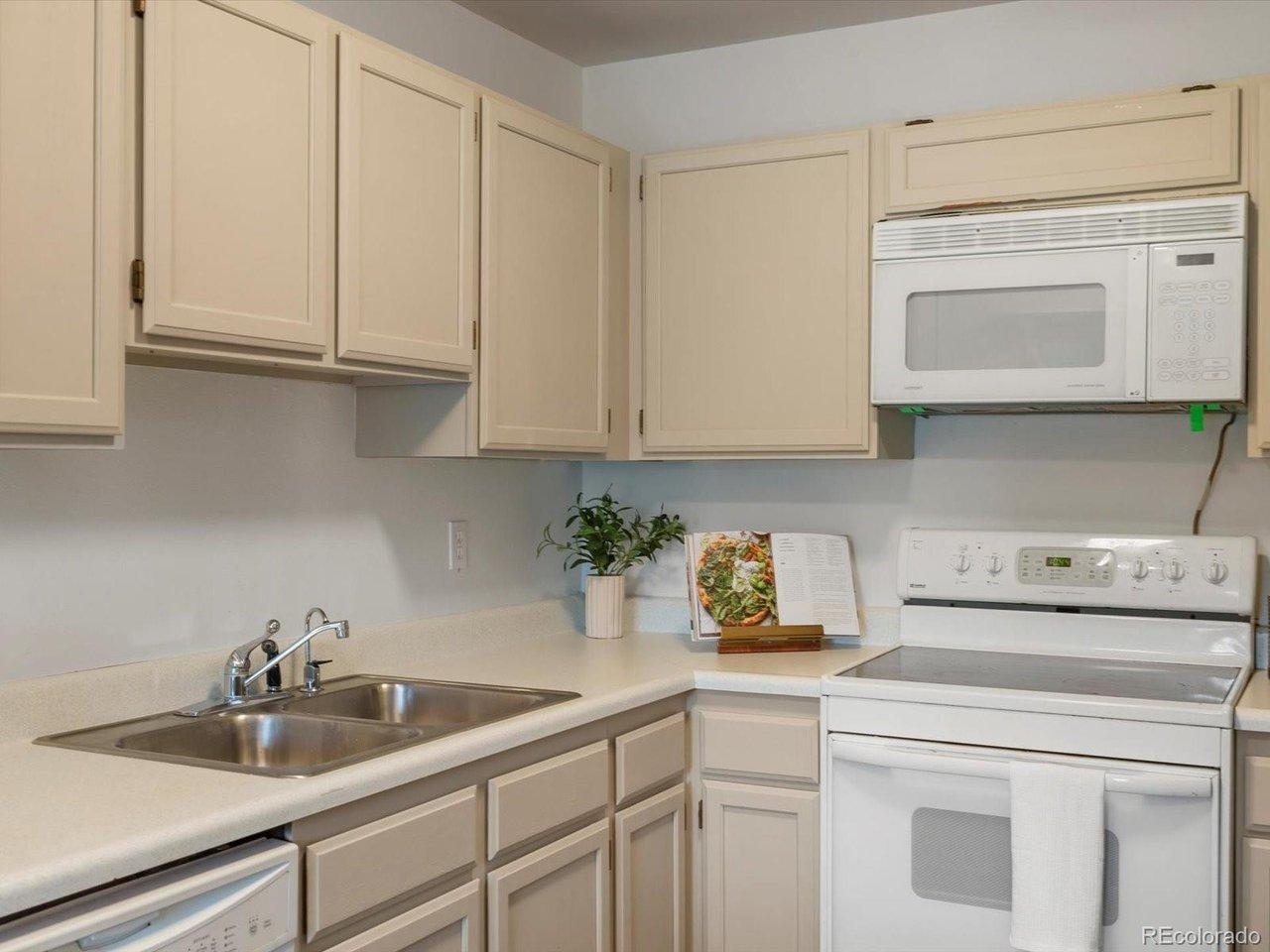 E Dry Creek Pl, Centennial, CO 80112