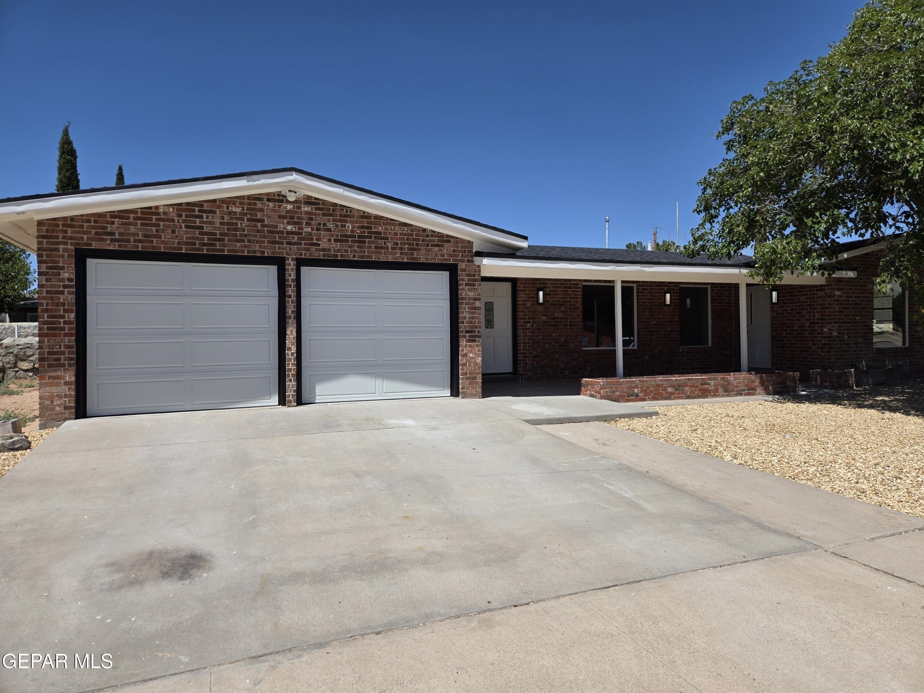 Fierro Dr, El Paso, TX 79935