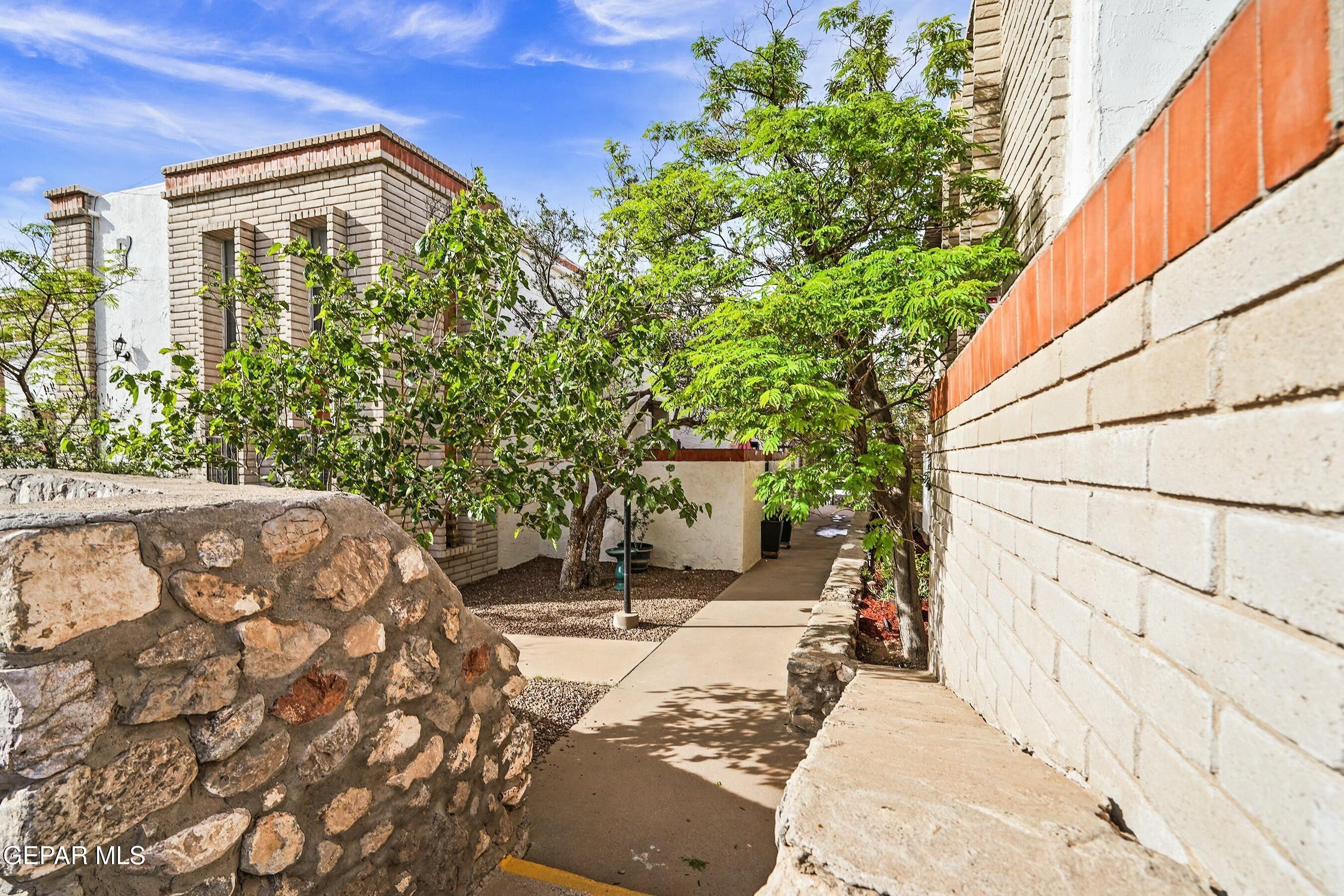 Escondido Dr, El Paso, TX 79912