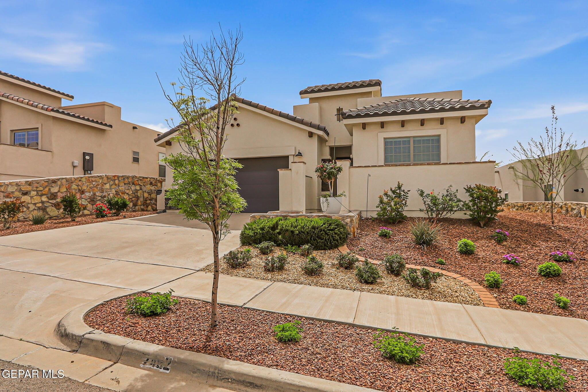 Wooden Nickel Dr, El Paso, TX 79911