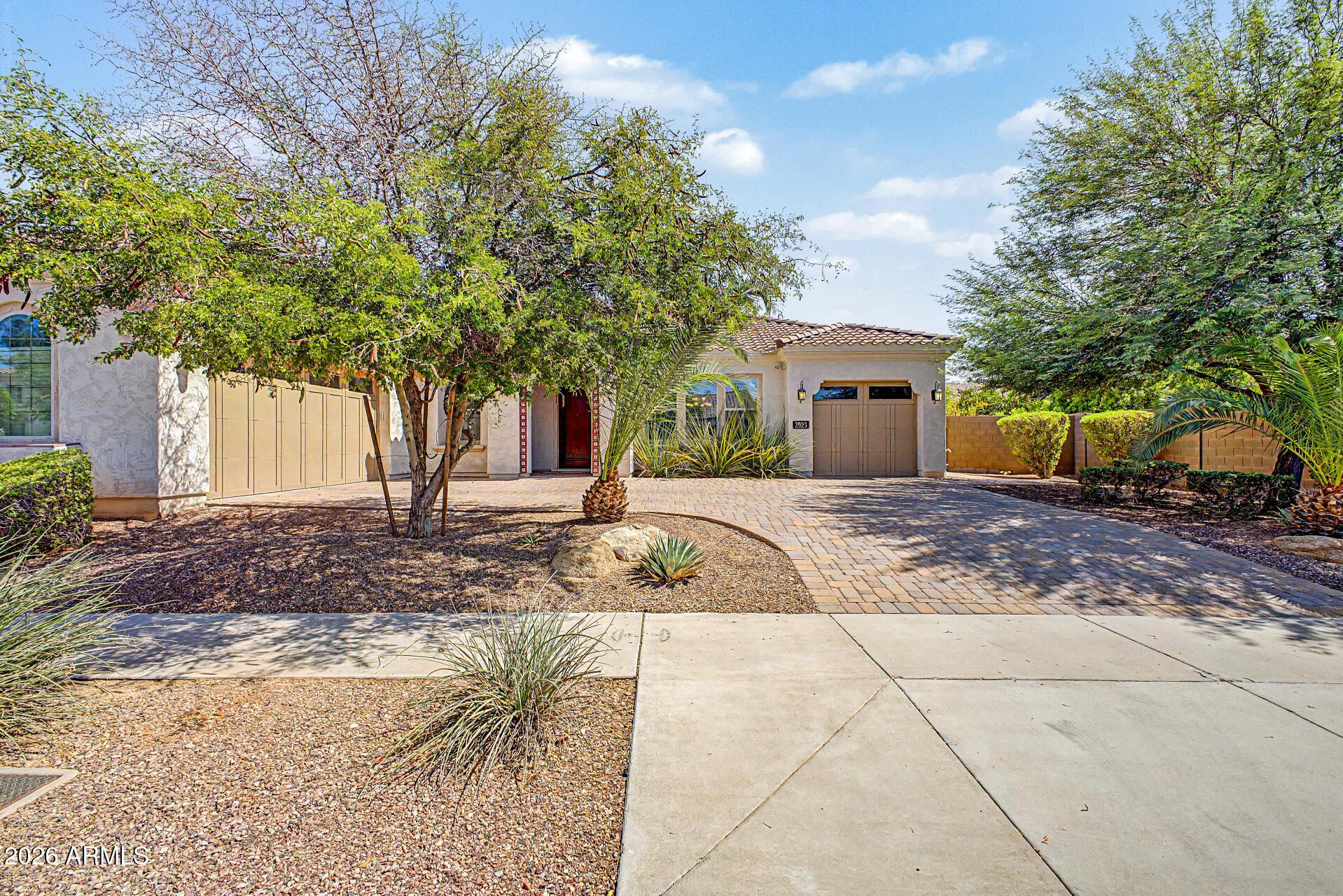 E Constance Way, Phoenix, AZ 85042