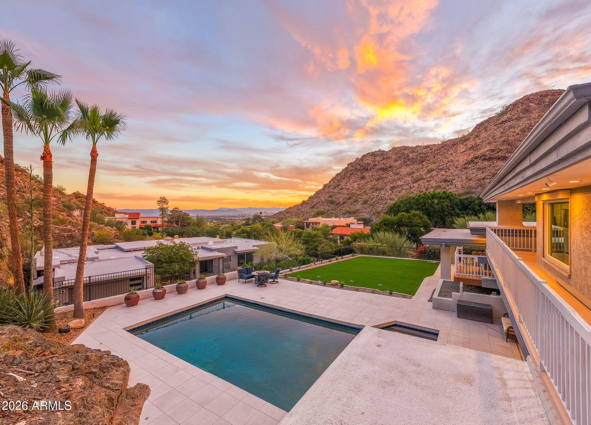 E Lincoln Dr, Phoenix, AZ 85018