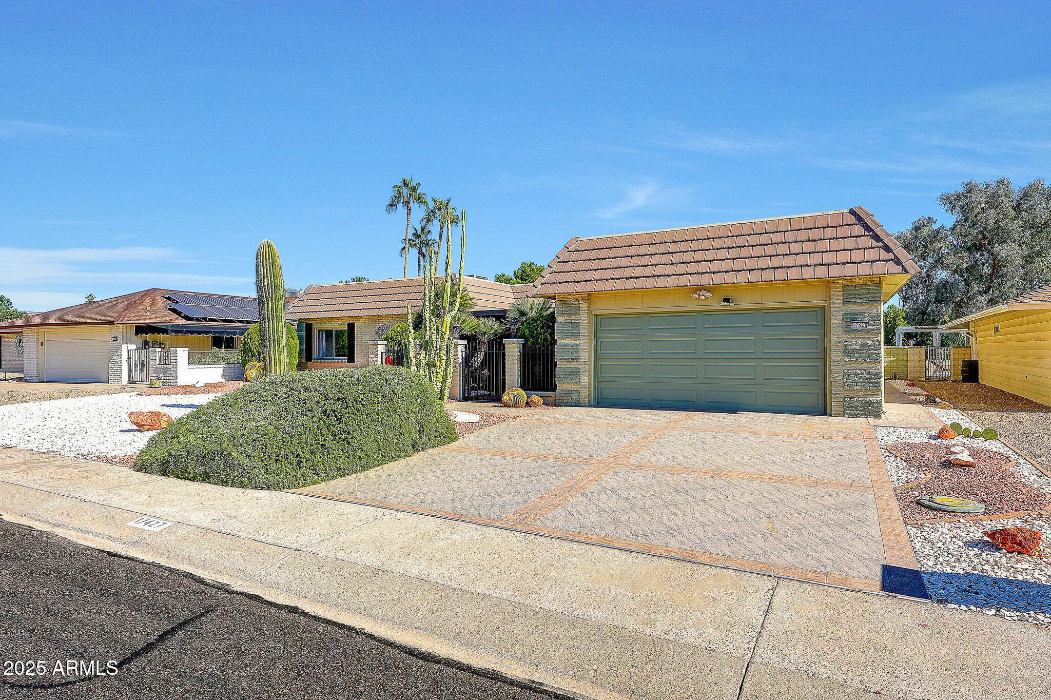 N Lindgren Ave, Sun City, AZ 85373