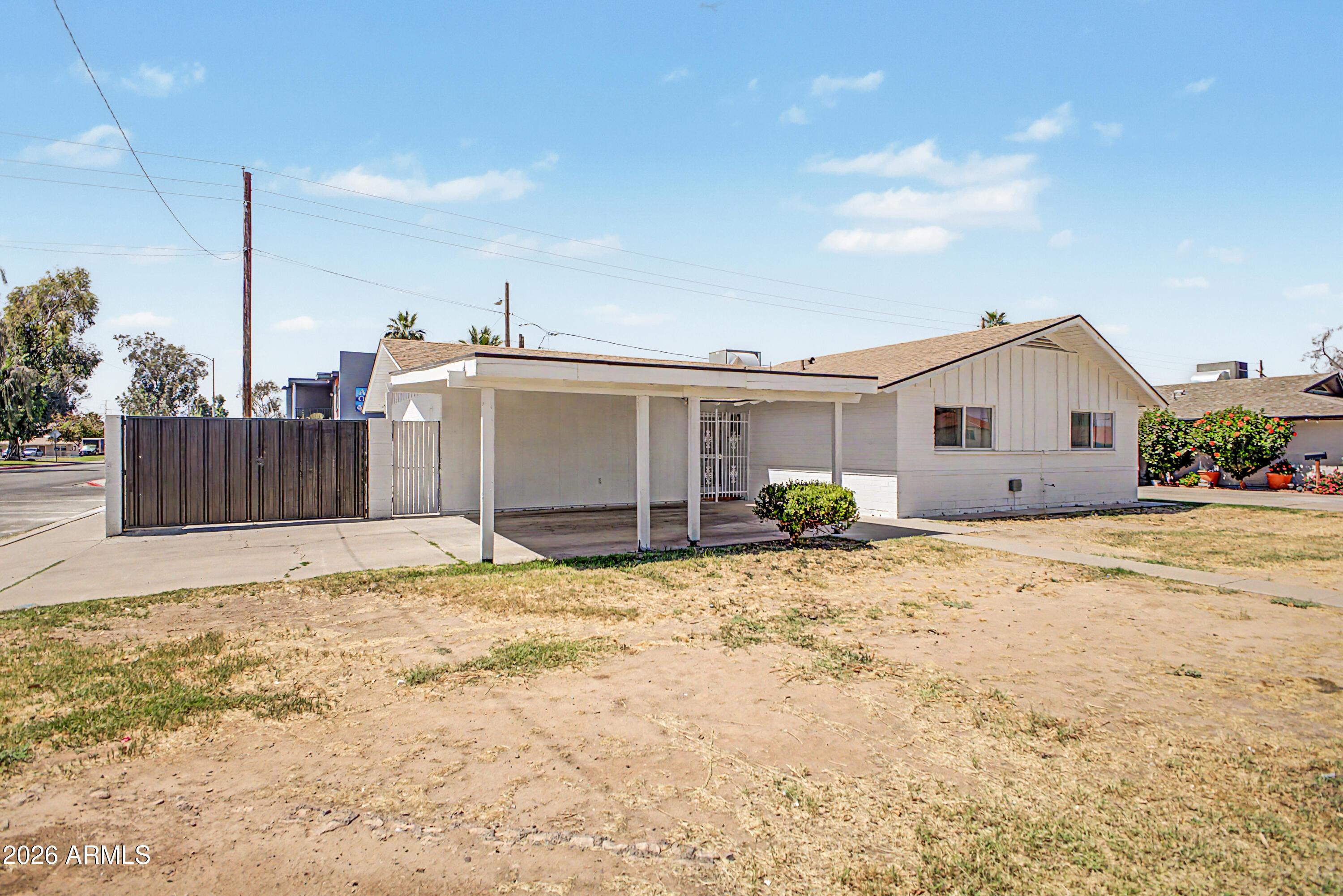 W Elm St, Phoenix, AZ 85019