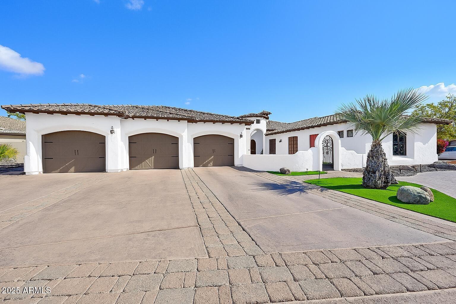N Cloverfield Cir, Litchfield Park, AZ 85340