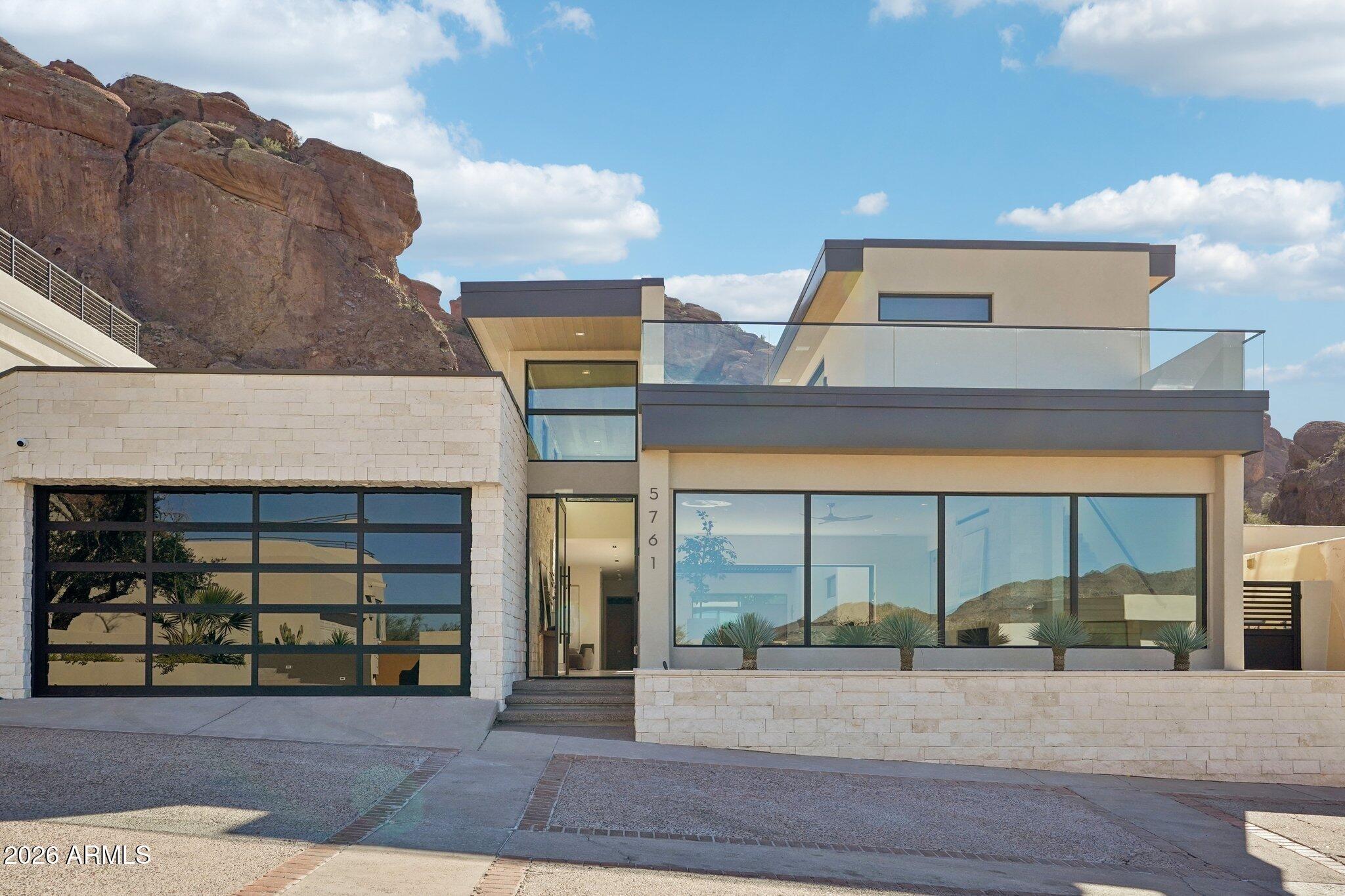 N Echo Canyon Cir, Phoenix, AZ 85018