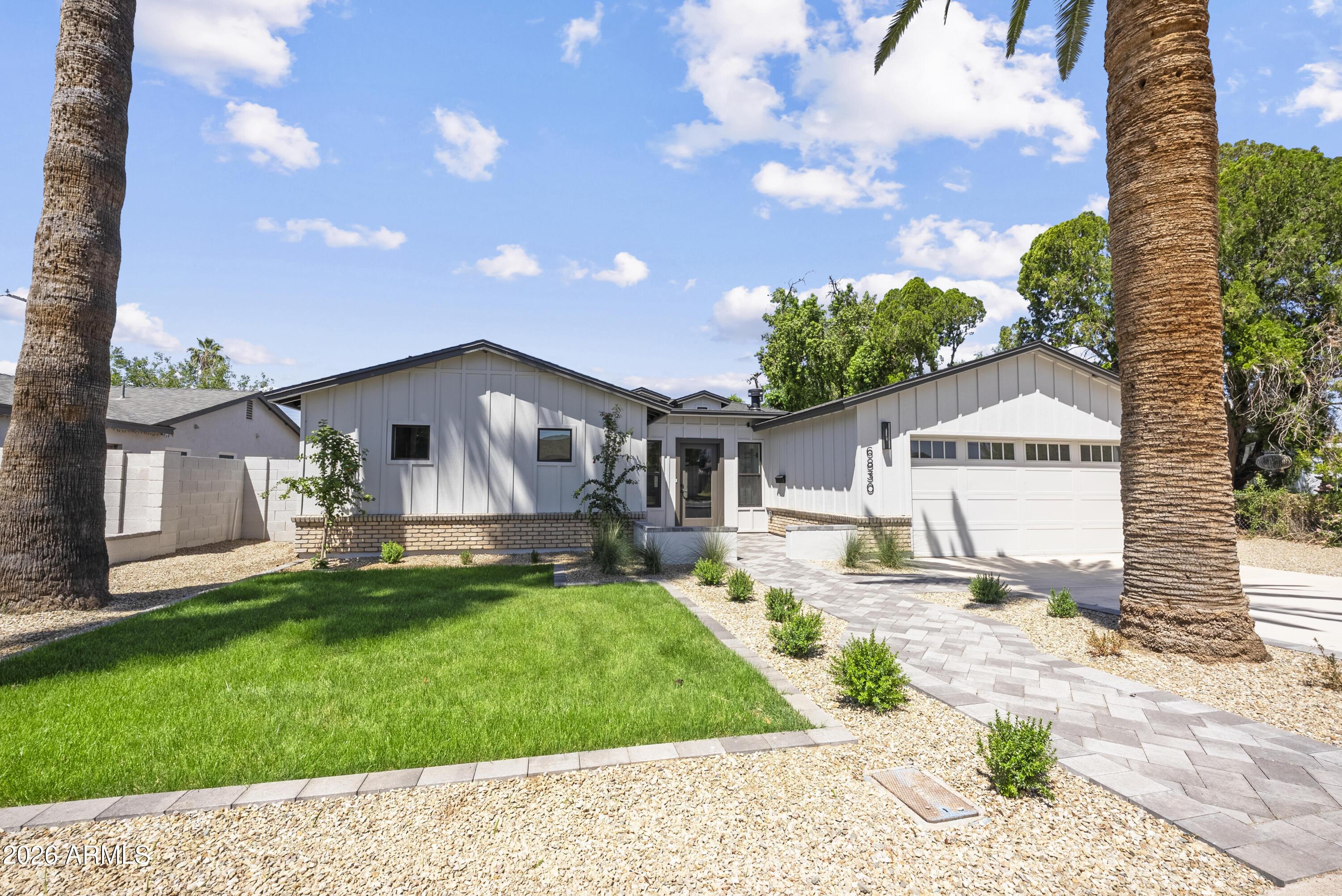 N 10th Pl, Phoenix, AZ 85014
