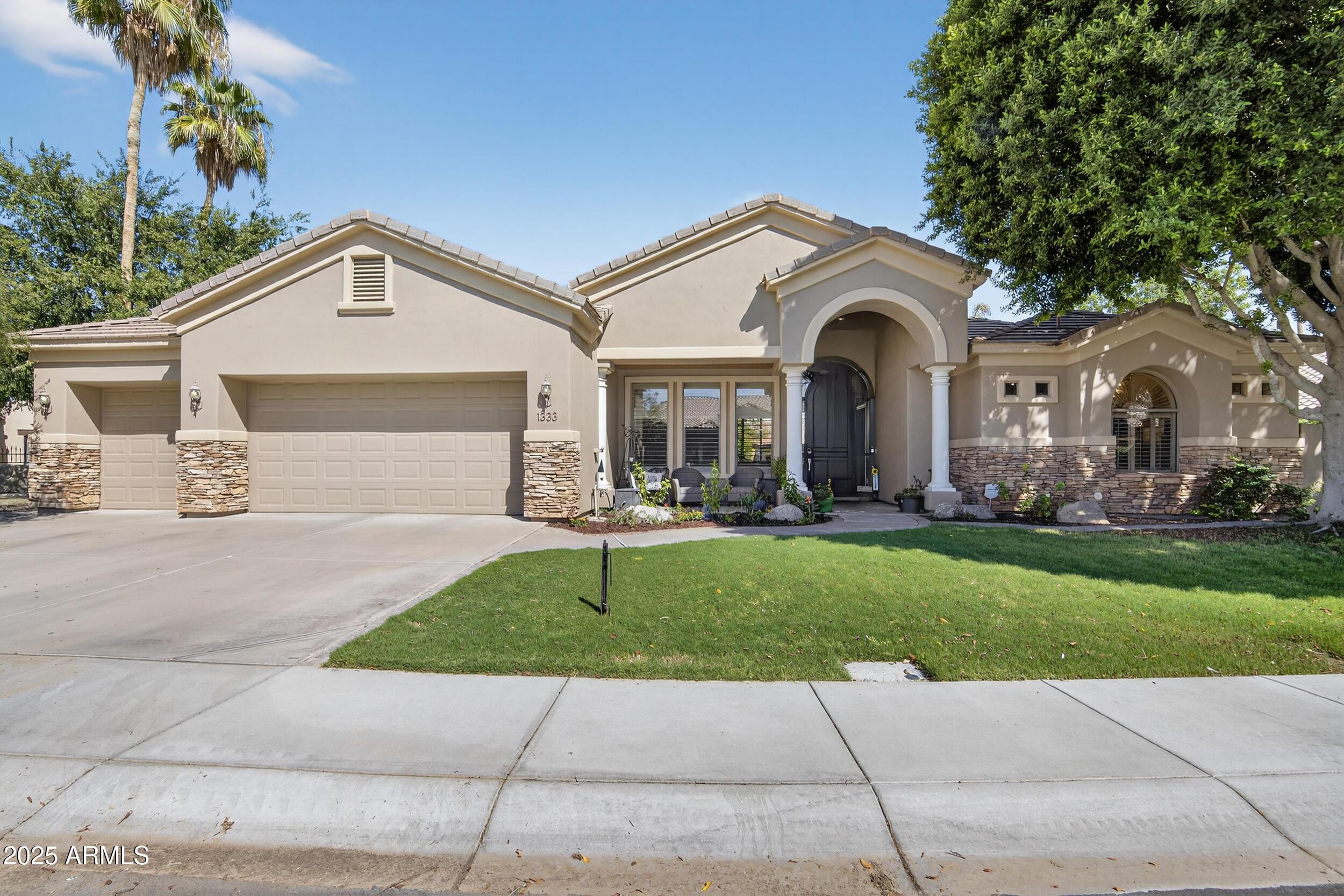 N Cliffside Dr, Gilbert, AZ 85234