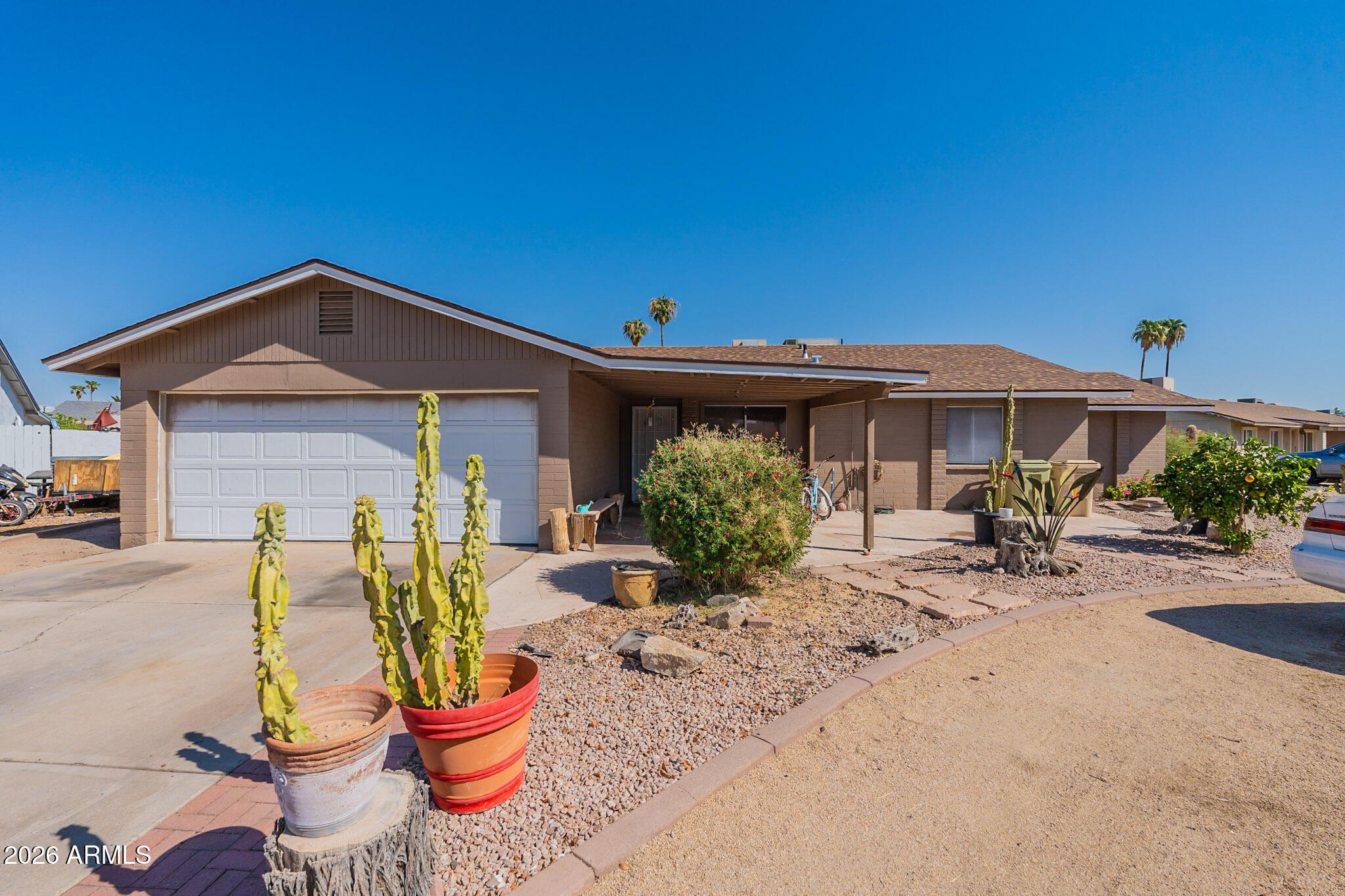 W Mercer Ln, Glendale, AZ 85304