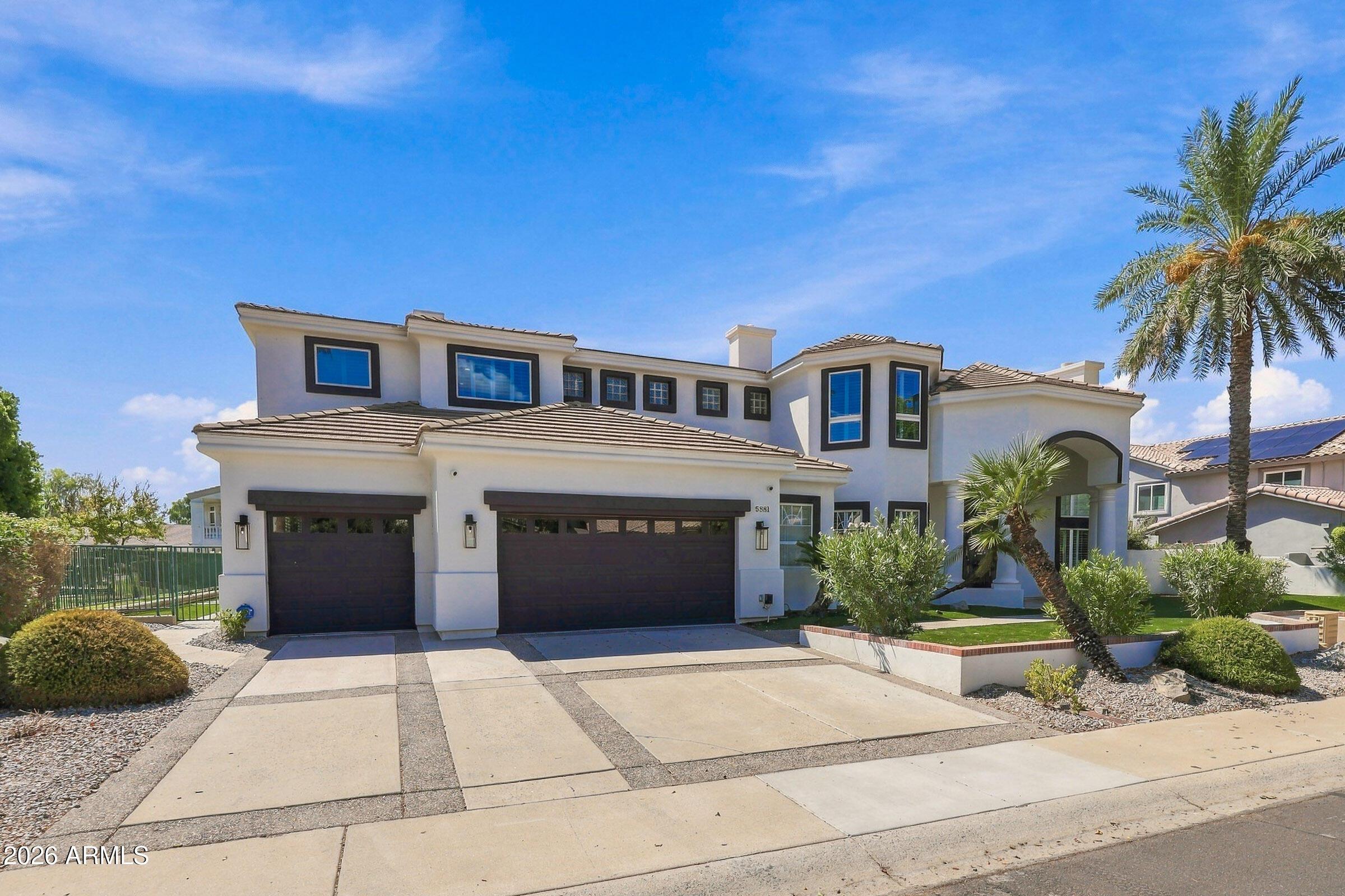 W Del Lago Cir, Glendale, AZ 85308