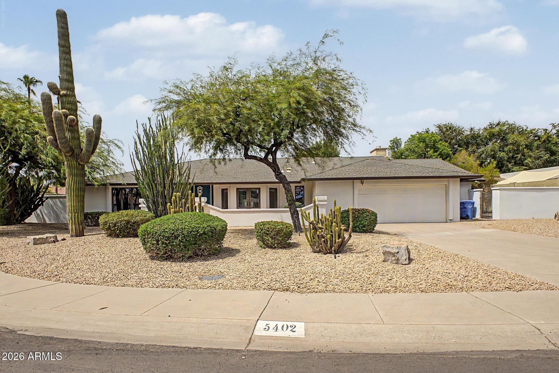 E Laurel Ln, Scottsdale, AZ 85254