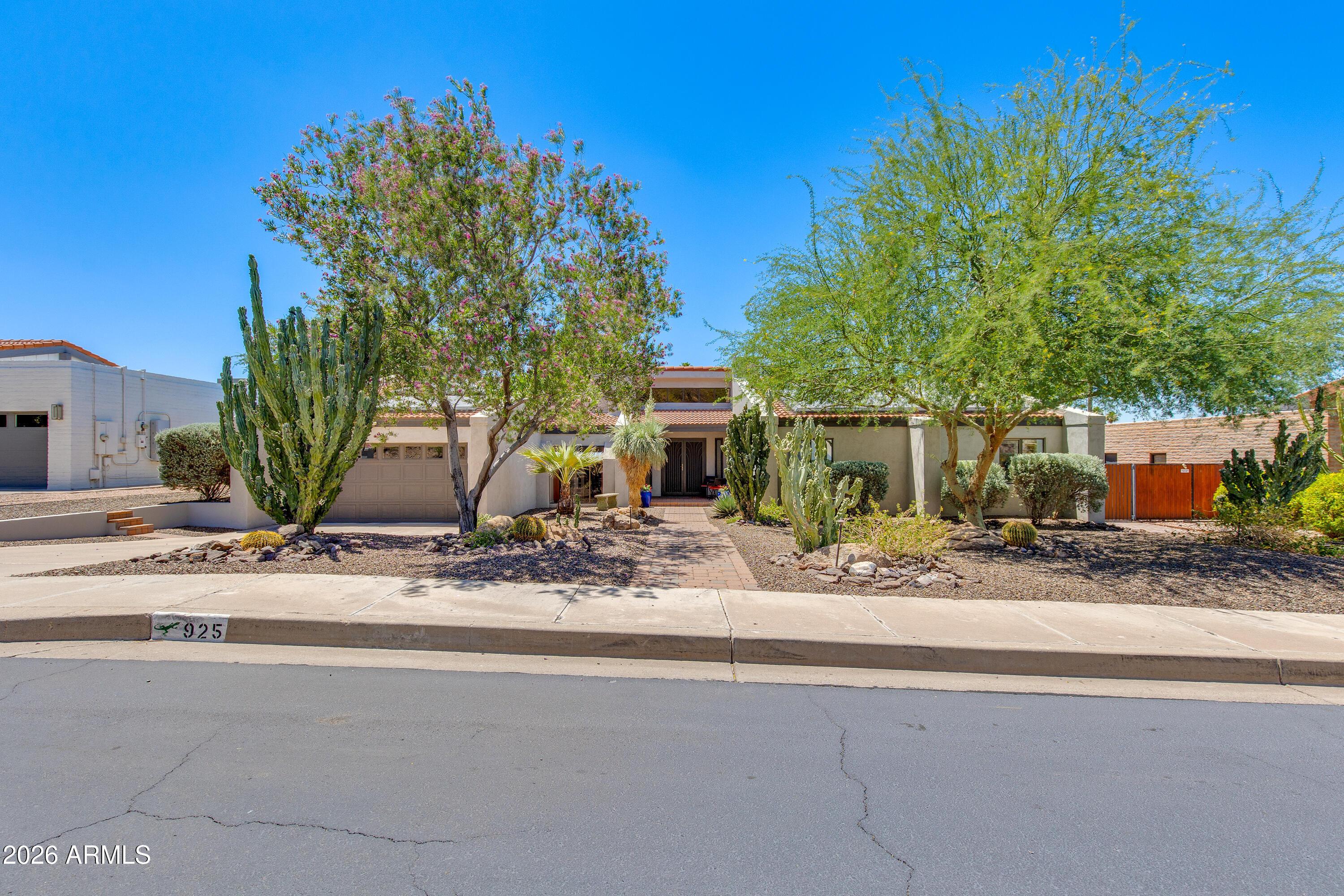 E Waltann Ln, Phoenix, AZ 85022