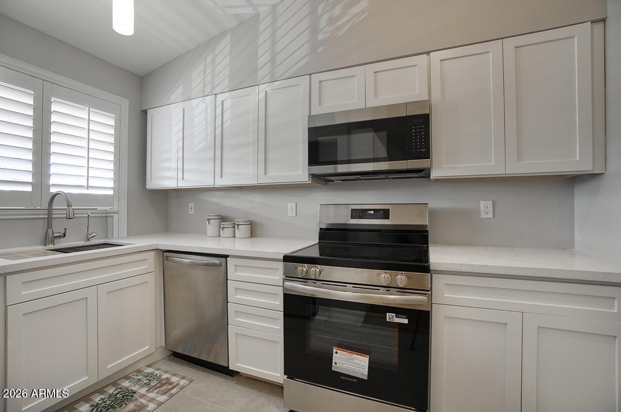 N Fairway Ct W, Sun City, AZ 85351