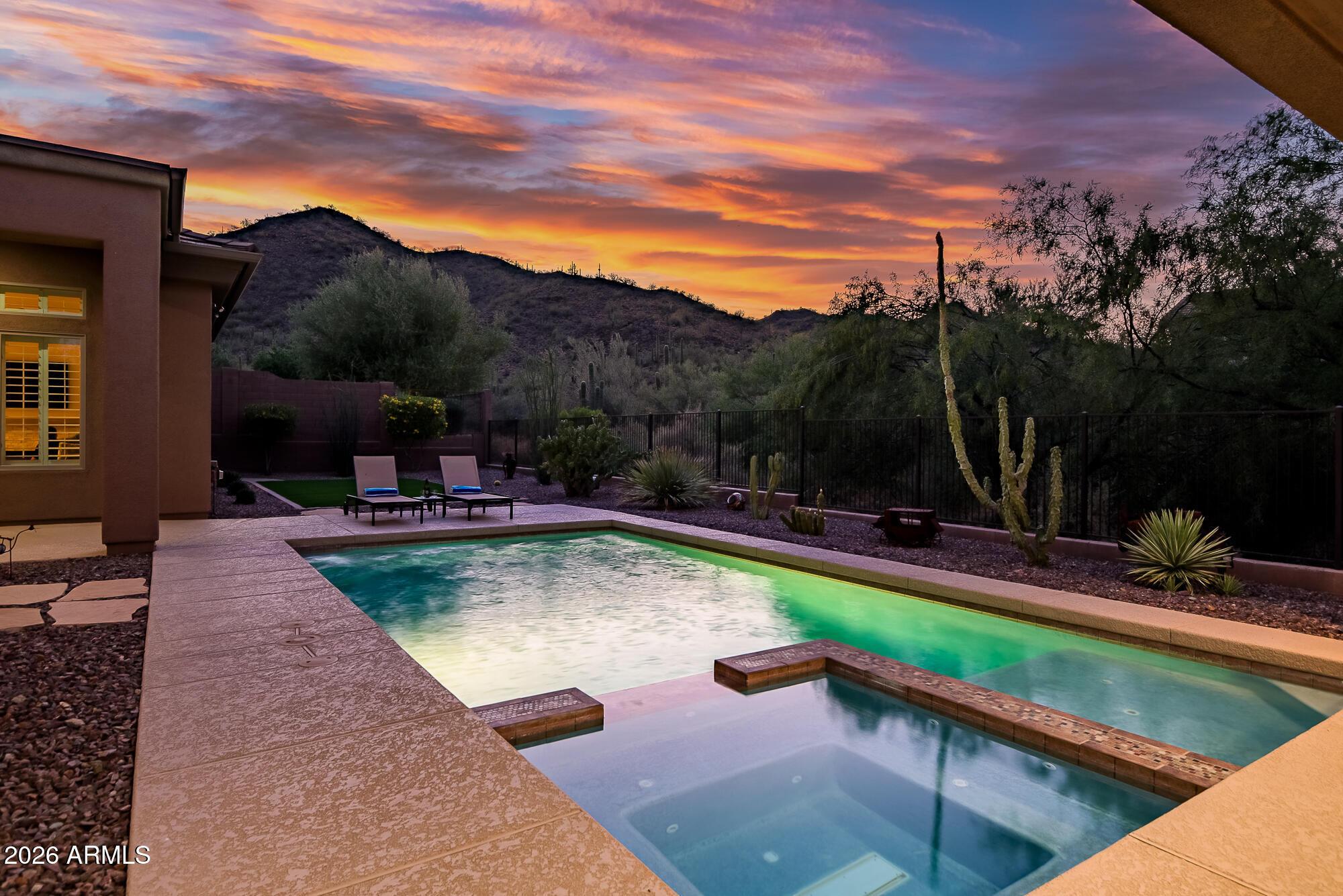 N Mountain Cove Dr, Phoenix, AZ 85086