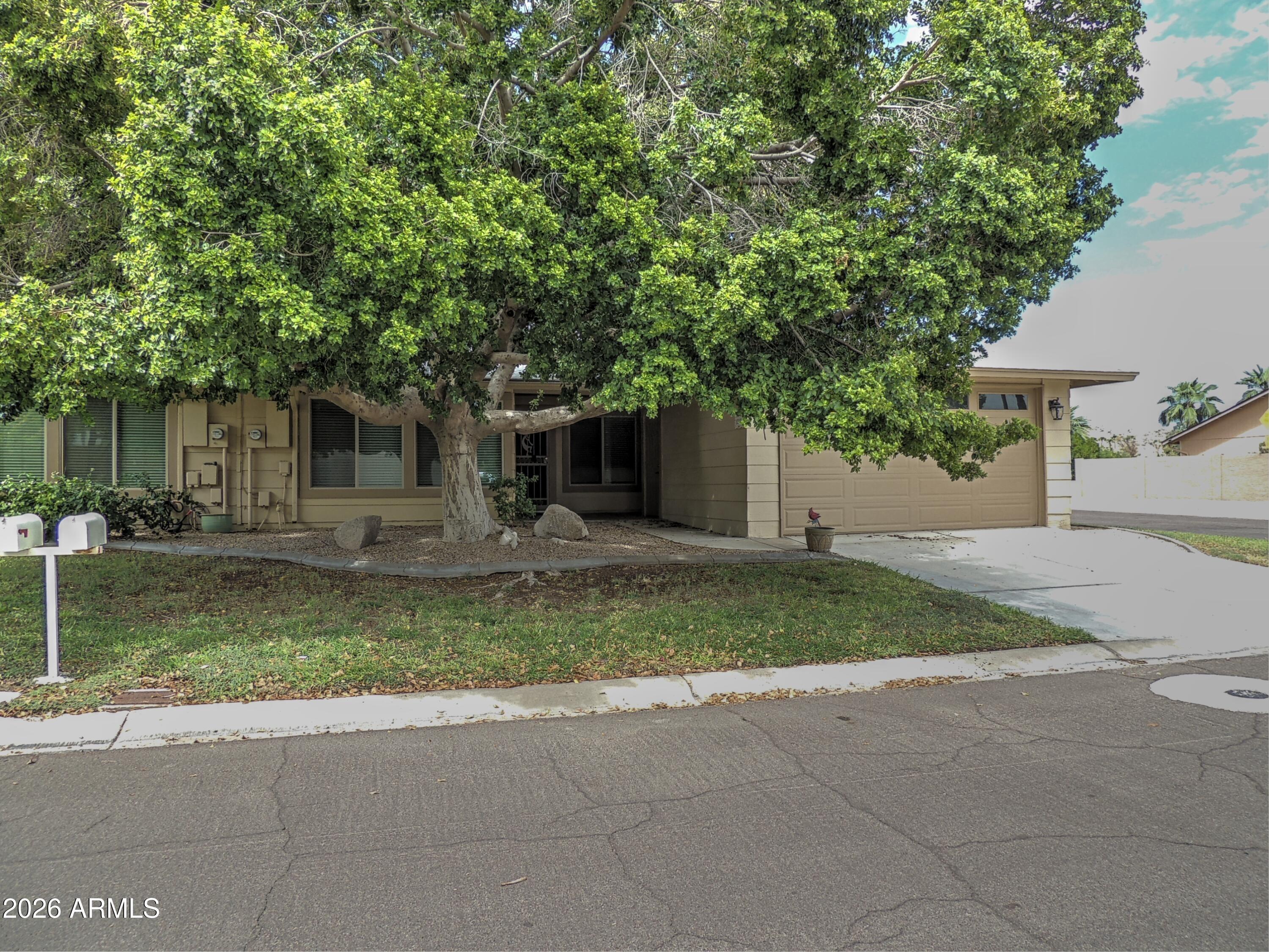 S Shoshoni Dr, Phoenix, AZ 85044