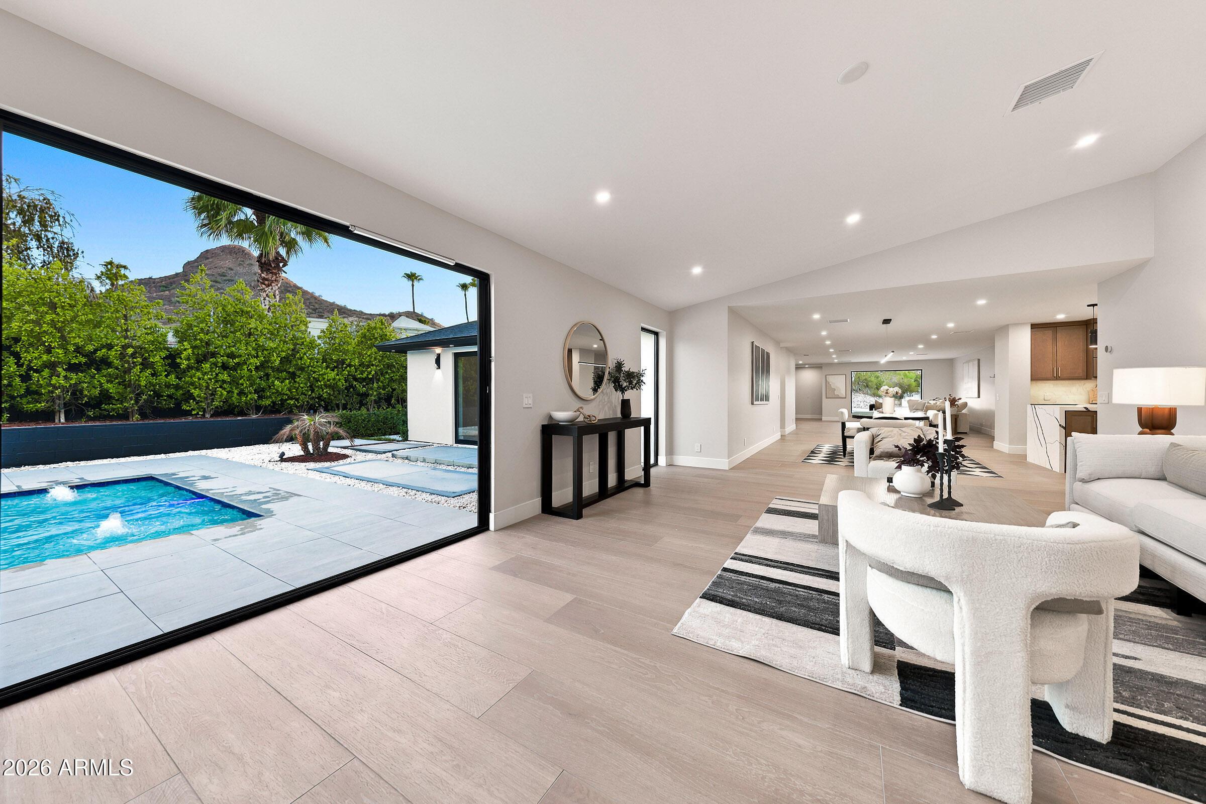 E Greenway Rd, Phoenix, AZ 85022