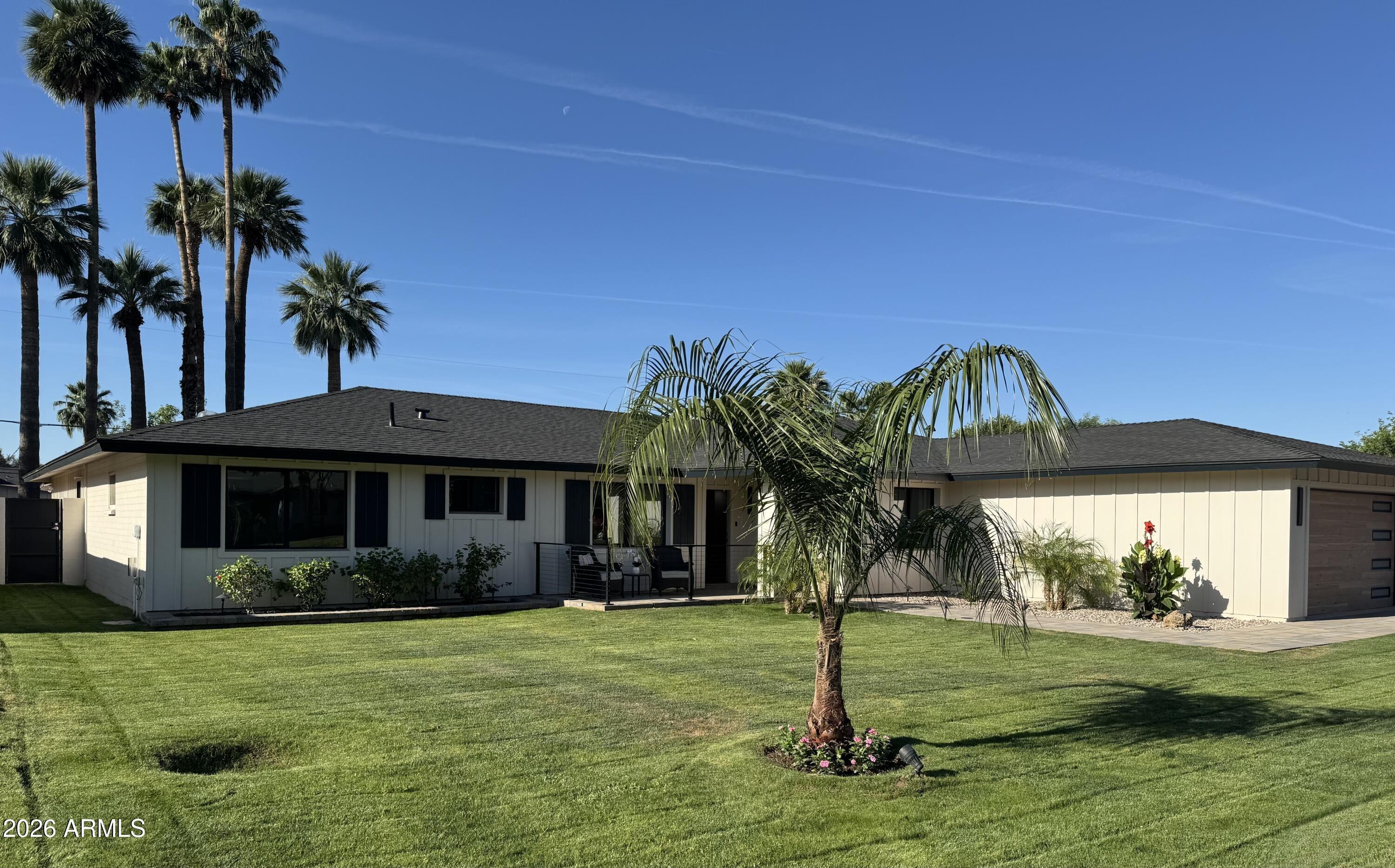 E San Miguel Ave, Phoenix, AZ 85014