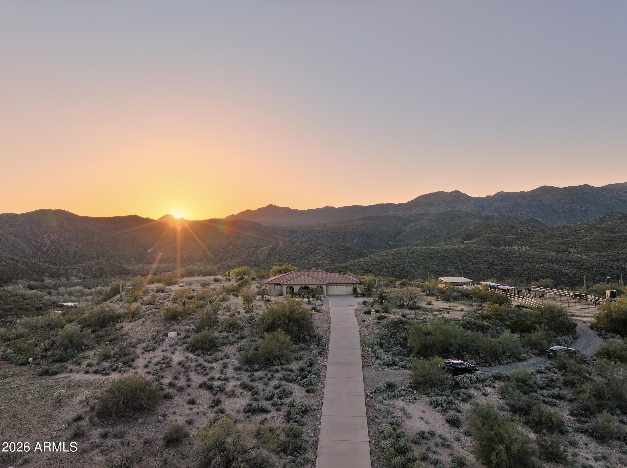 S April Dr, Black Canyon City, AZ 85324