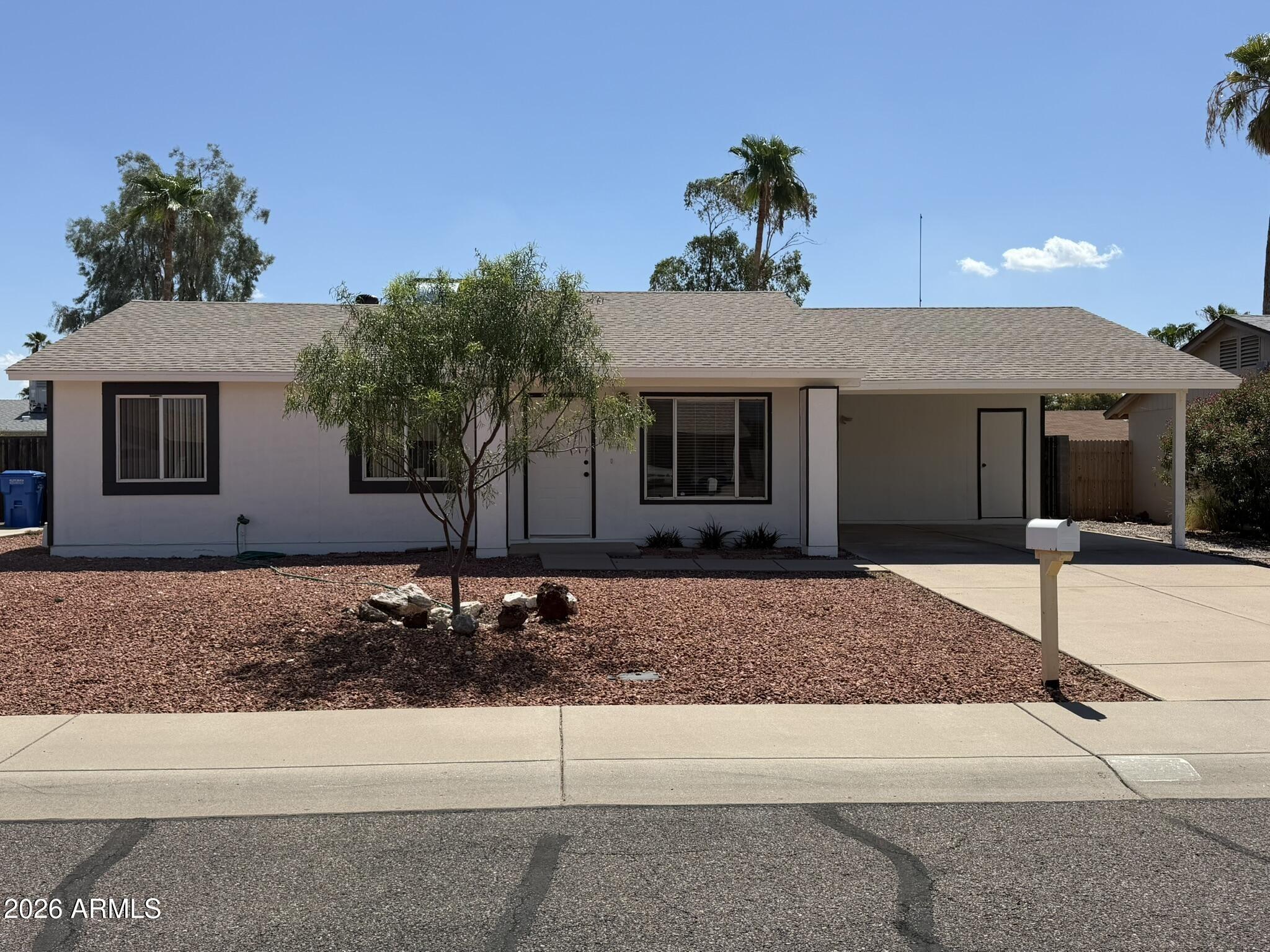 E Helena Dr, Phoenix, AZ 85032