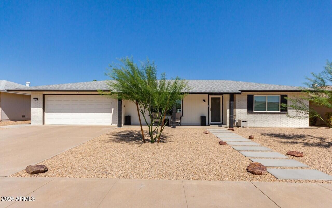 W Oak Ridge Dr, Sun City, AZ 85351