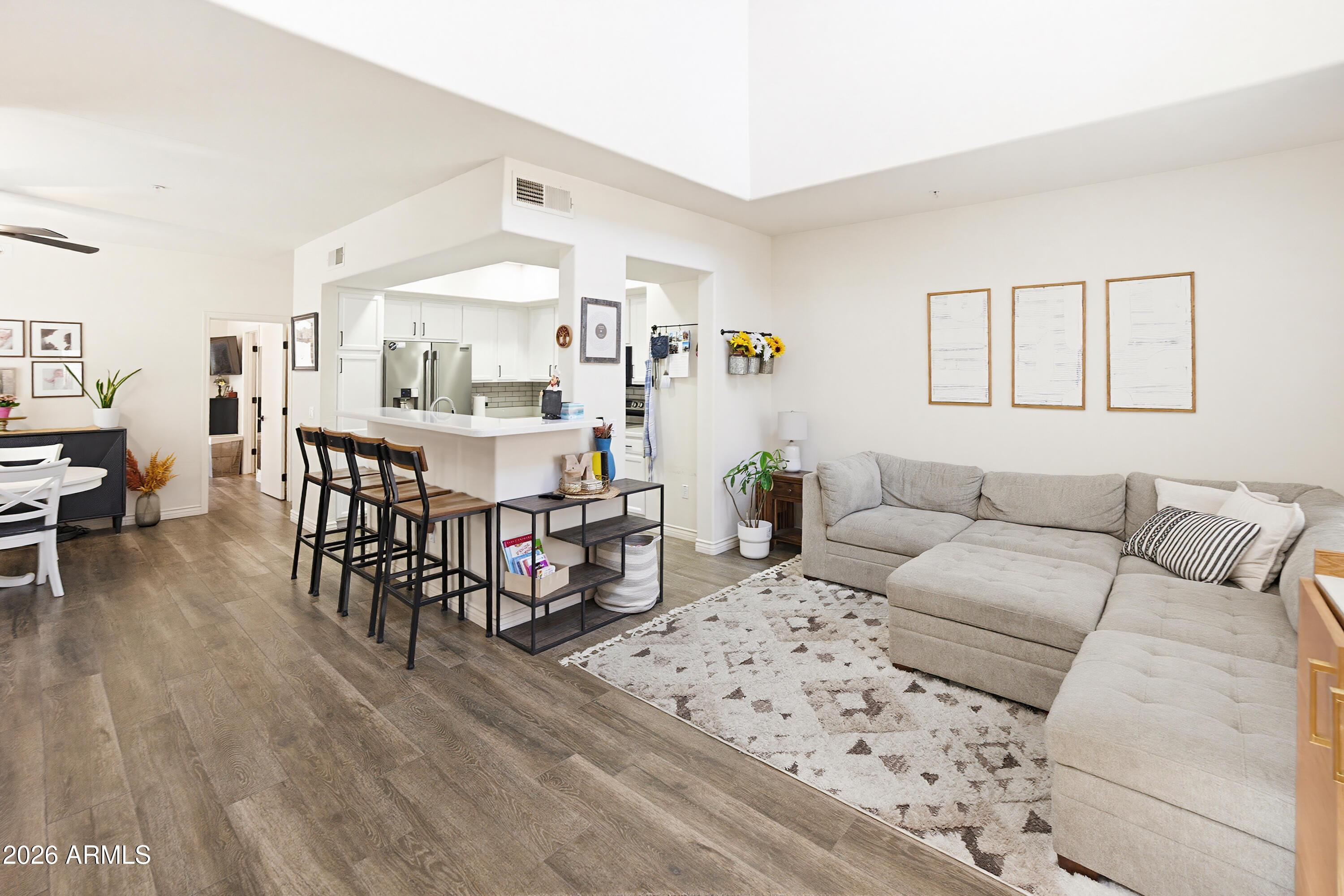 W Greenway Rd, Phoenix, AZ 85053