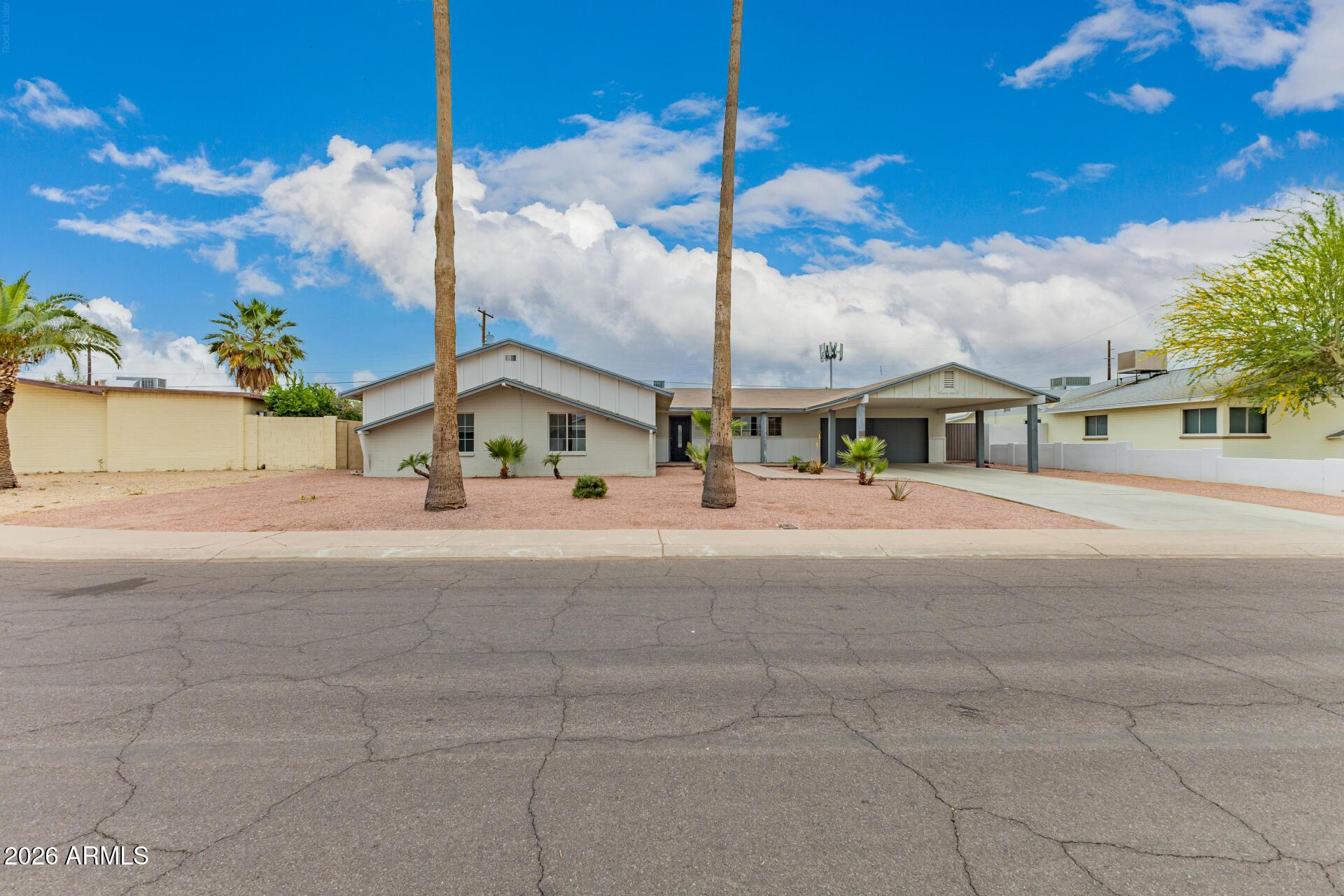 N 64th Ave, Glendale, AZ 85301