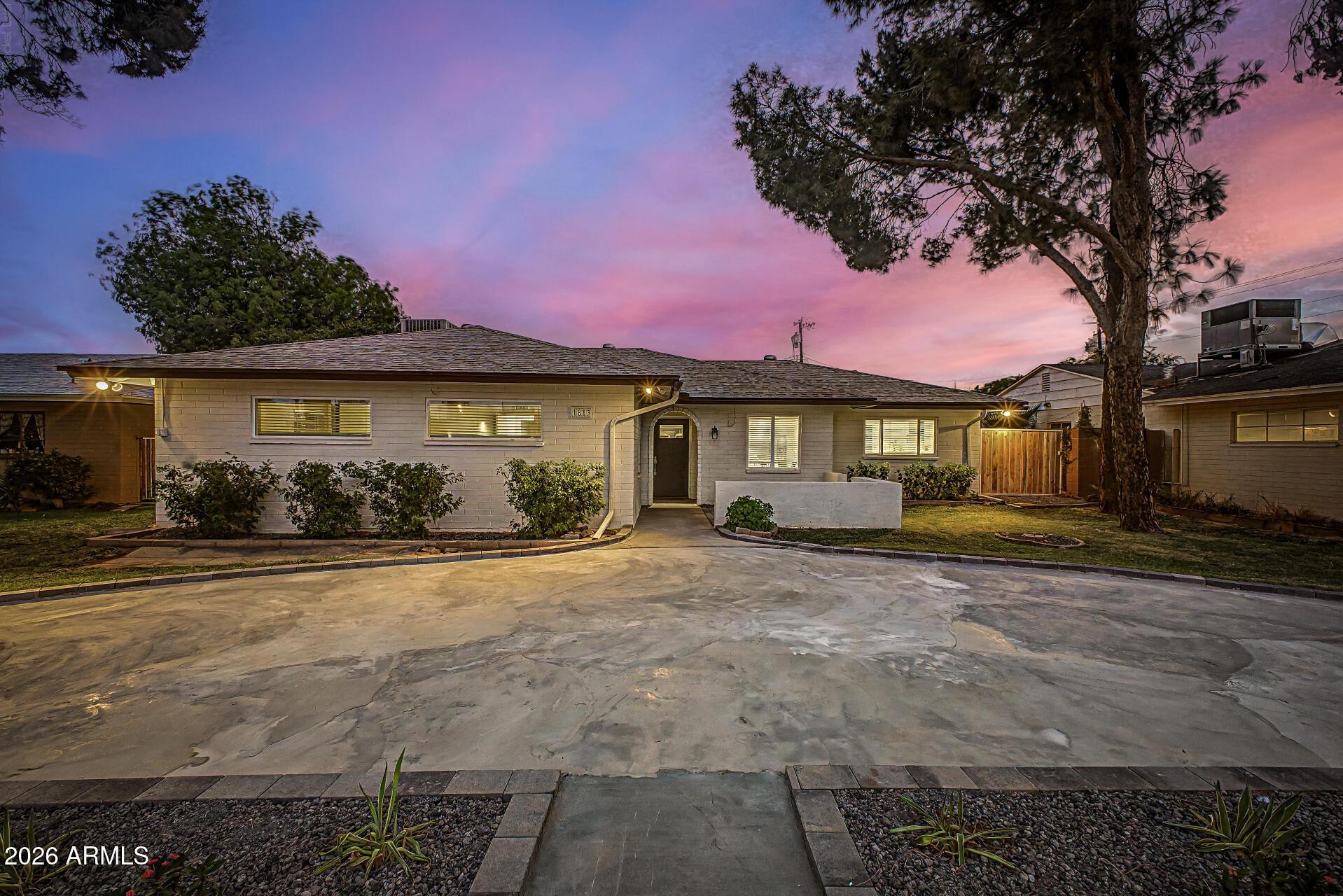 W Earll Dr, Phoenix, AZ 85015