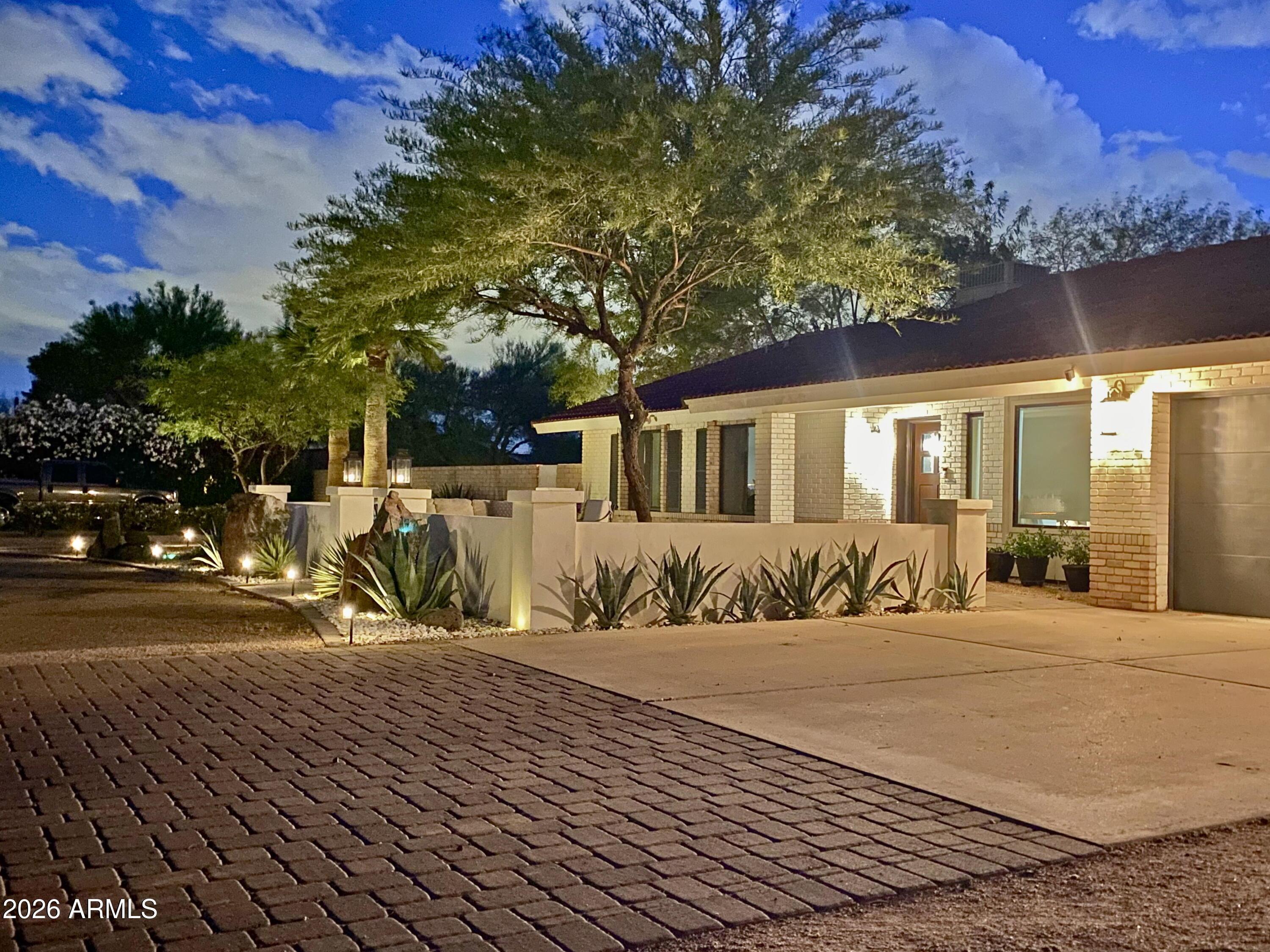 N 37th St, Phoenix, AZ 85032