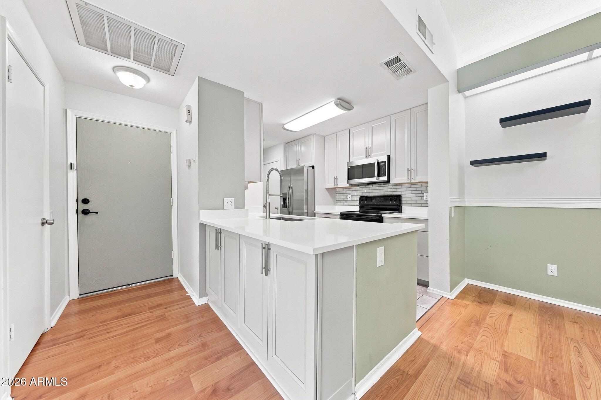 S Elm St, Tempe, AZ 85282