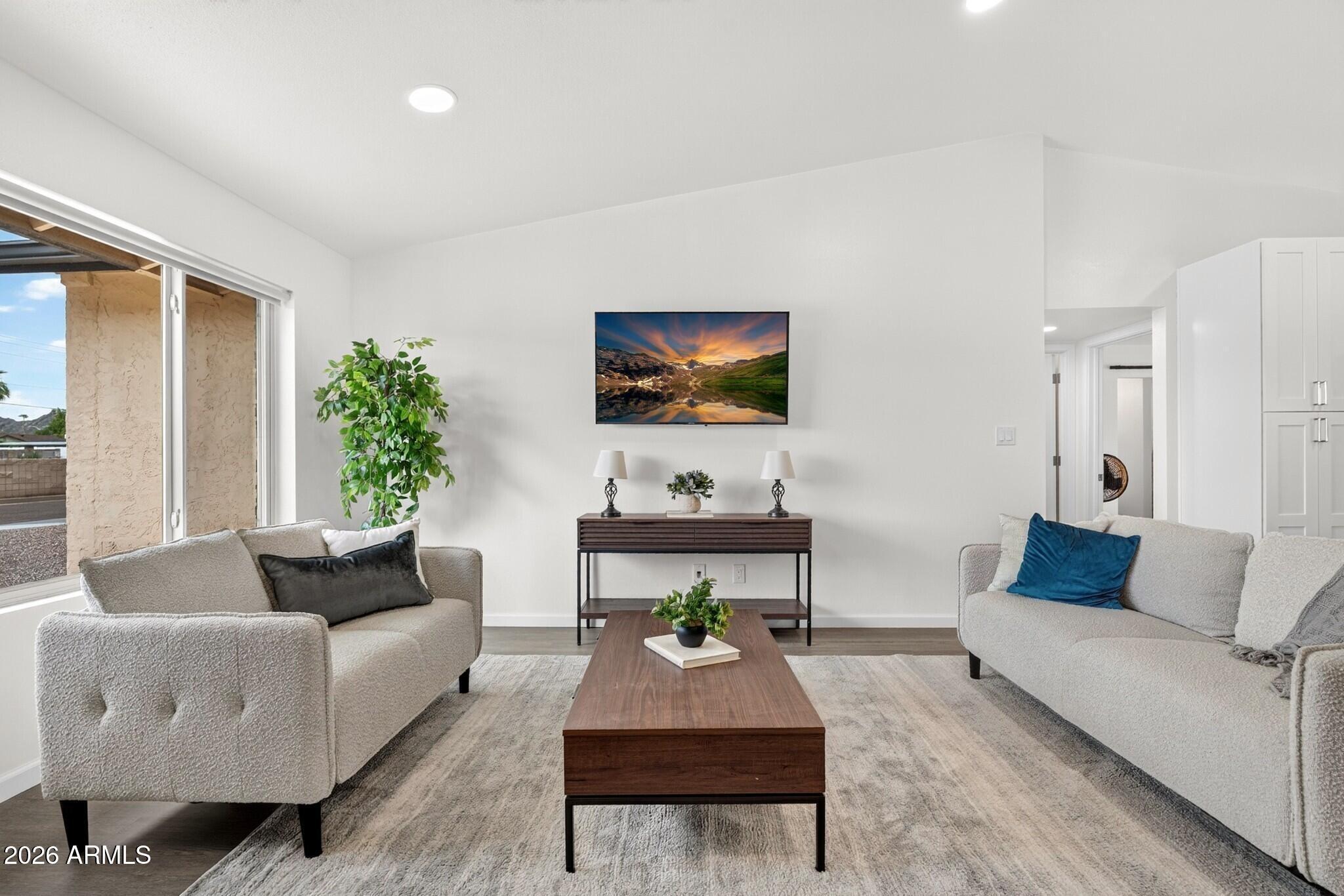 E Cactus Rd, Phoenix, AZ 85032