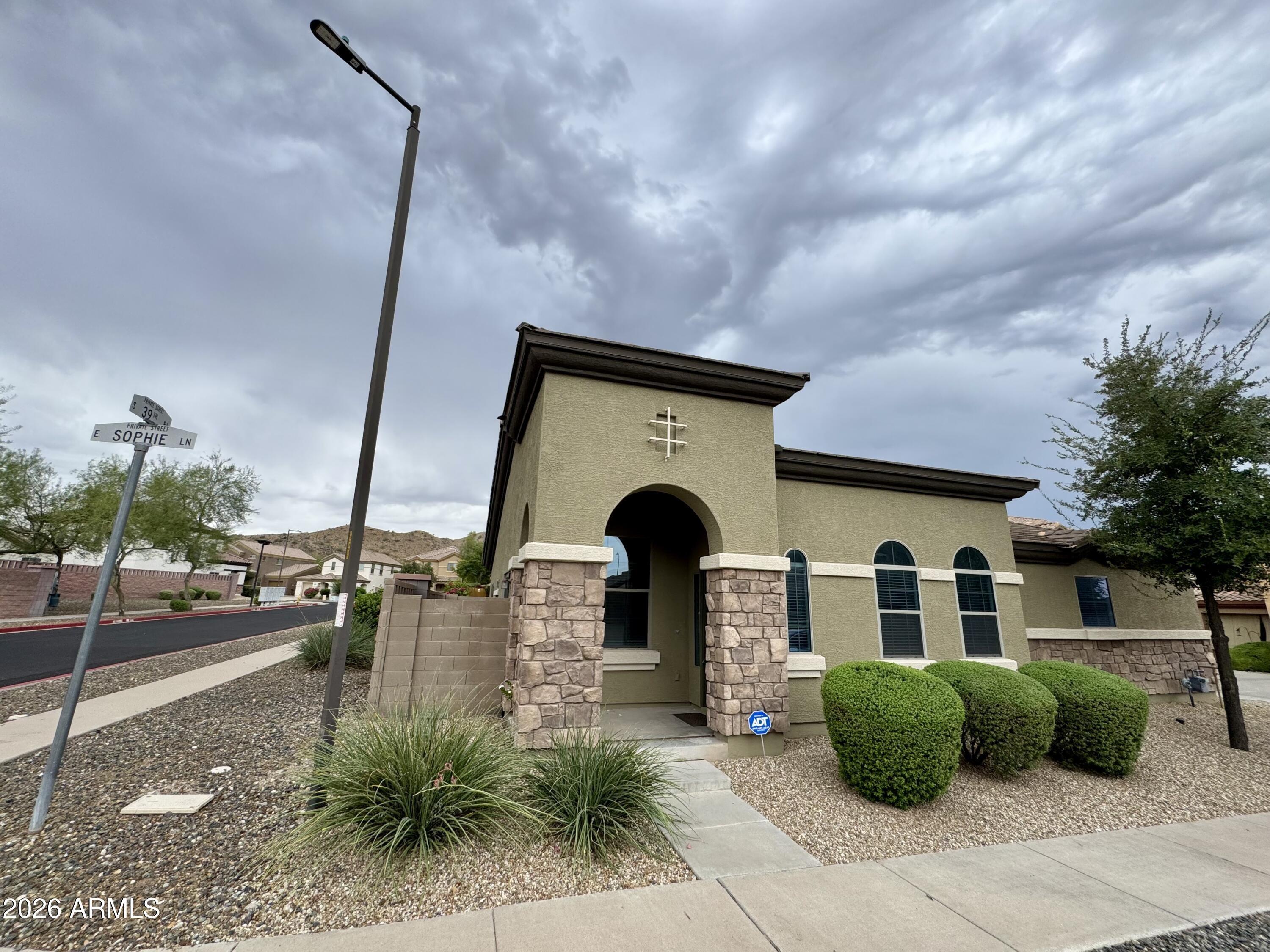 E Sophie Ln, Phoenix, AZ 85042