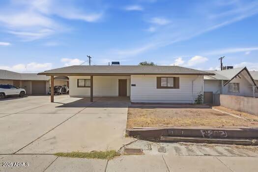 W Earll Dr, Phoenix, AZ 85031