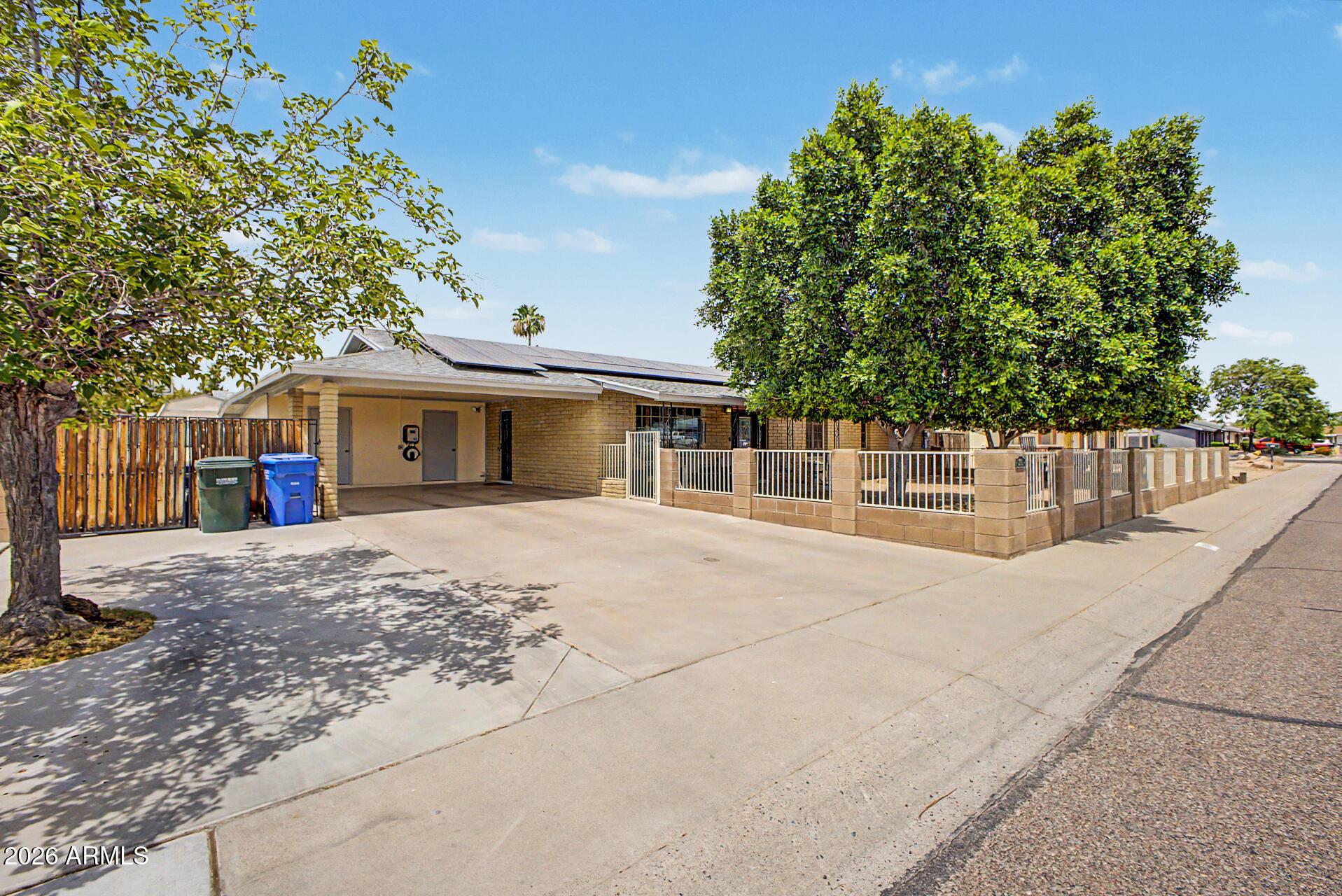W Morrow Dr, Phoenix, AZ 85027