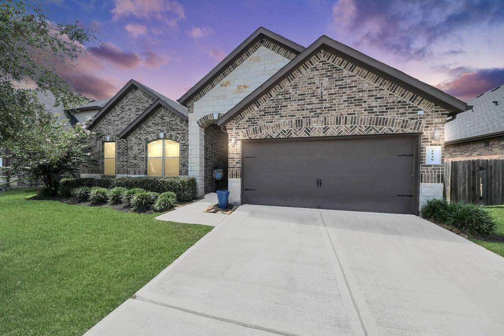 Ravenna Ct, Friendswood, TX 77546