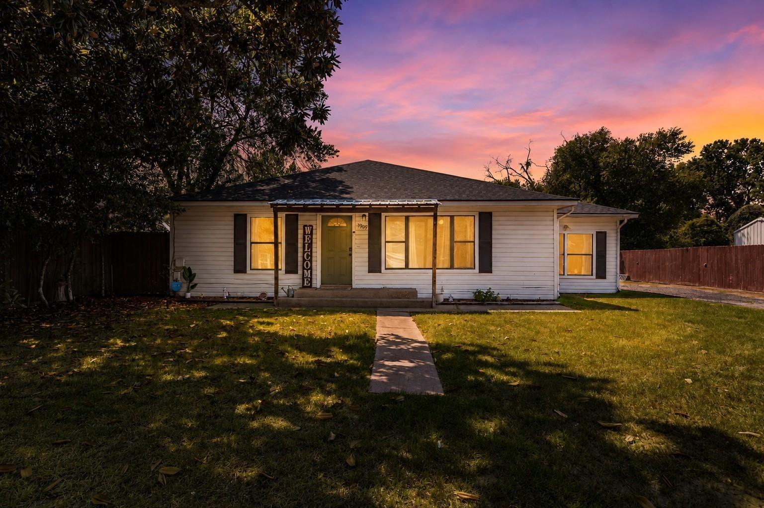 Reese St, Liberty, TX 77575