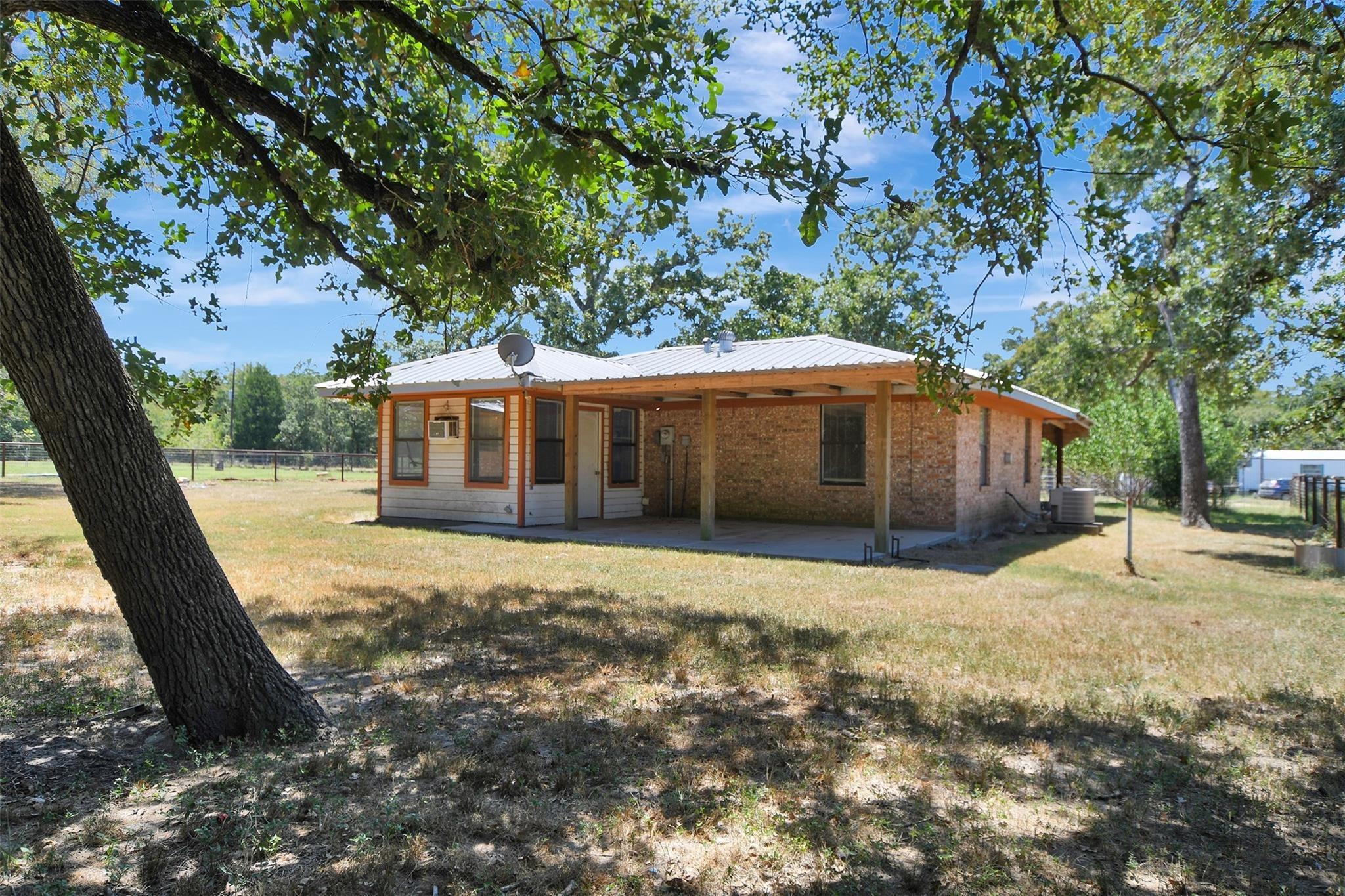 Pecan Ln, Madisonville, TX 77864
