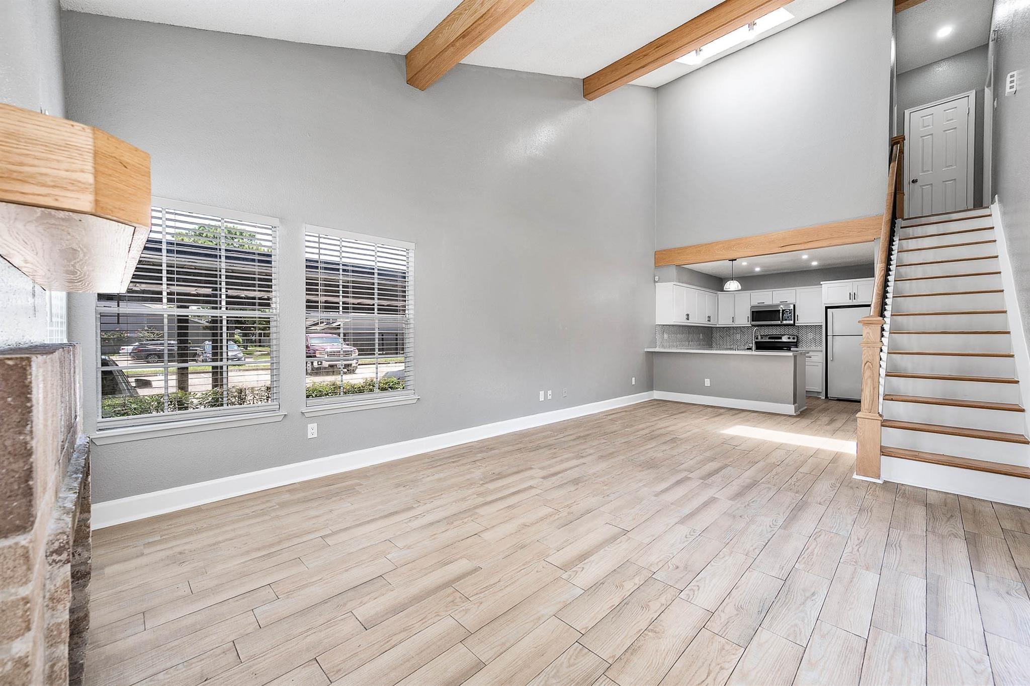 Sandpiper Dr, Houston, TX 77035