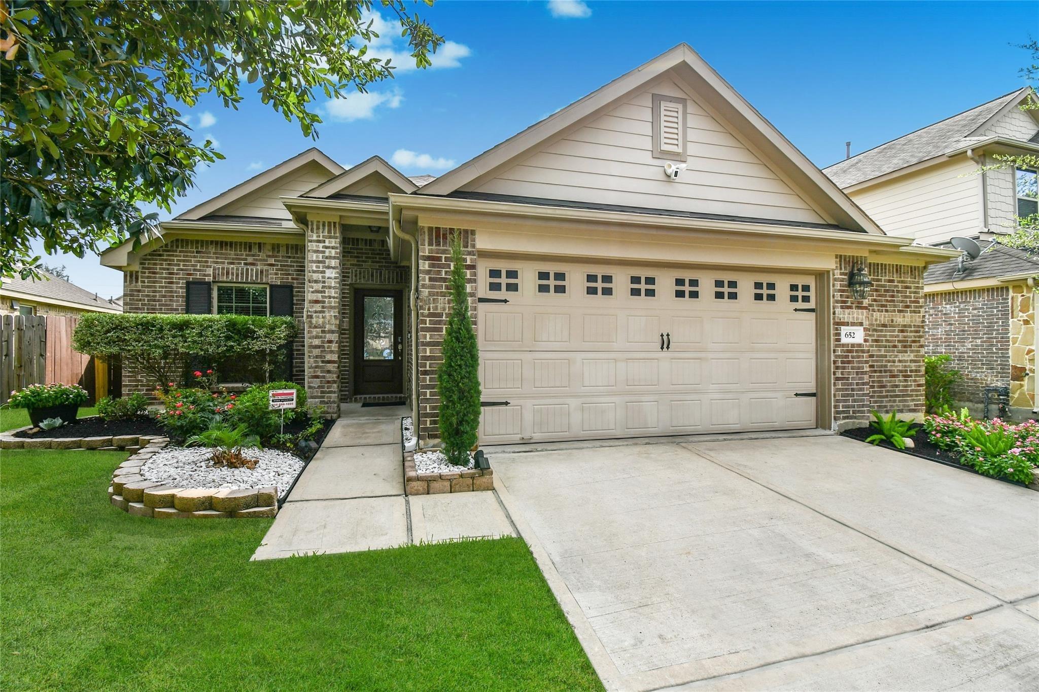 Maple Point Dr E, Conroe, TX 77301
