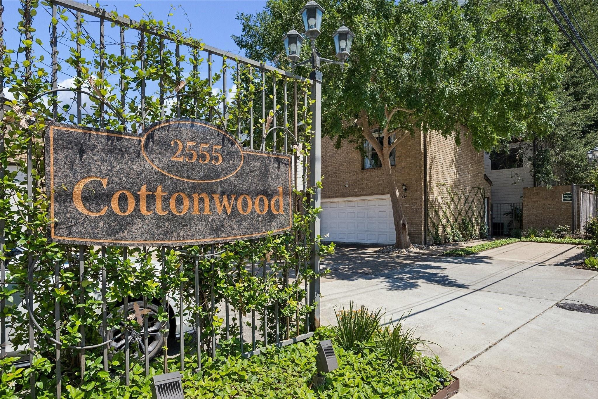 Bering Dr, Houston, TX 77057