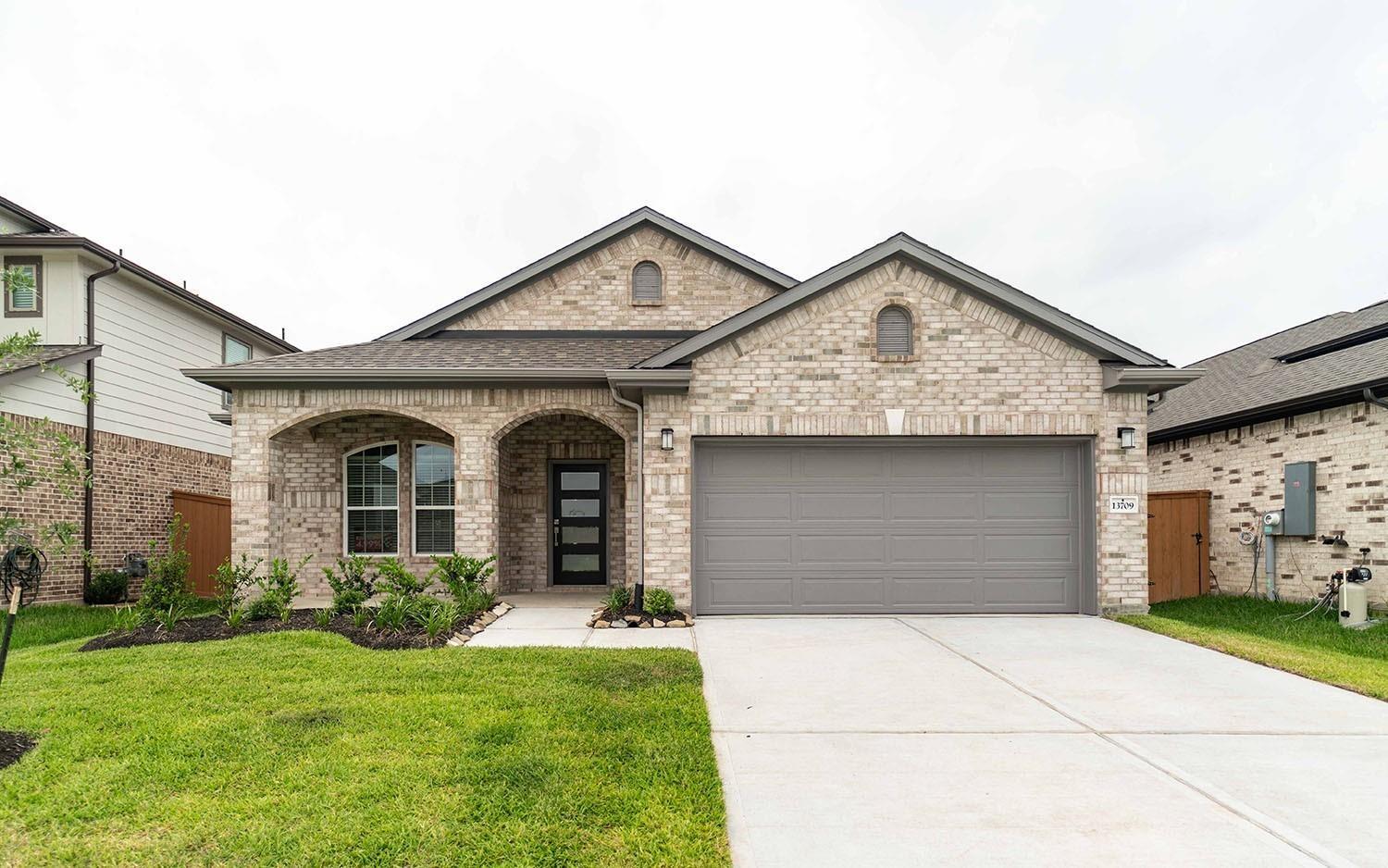 Seneca Lake Dr, La Marque, TX 77568