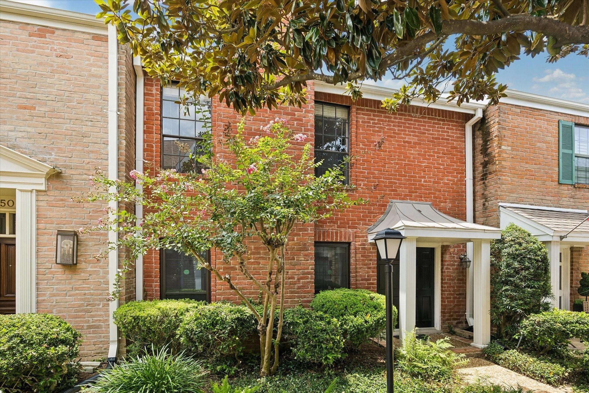 Augusta Dr, Houston, TX 77057