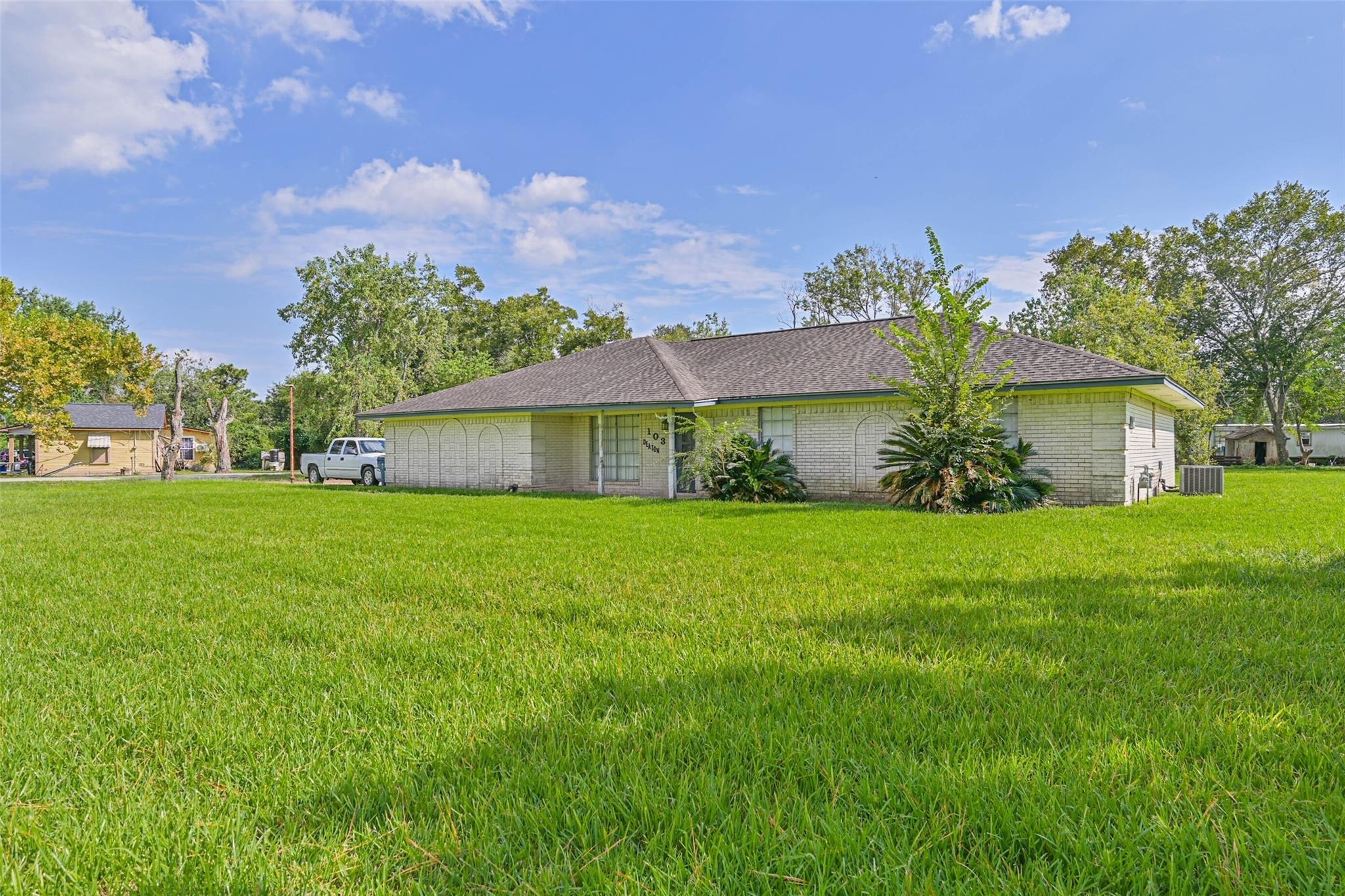 Deaton St, Freeport, TX 77541