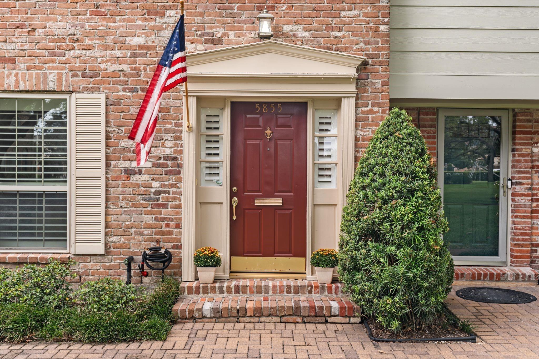Valley Forge Dr, Houston, TX 77057