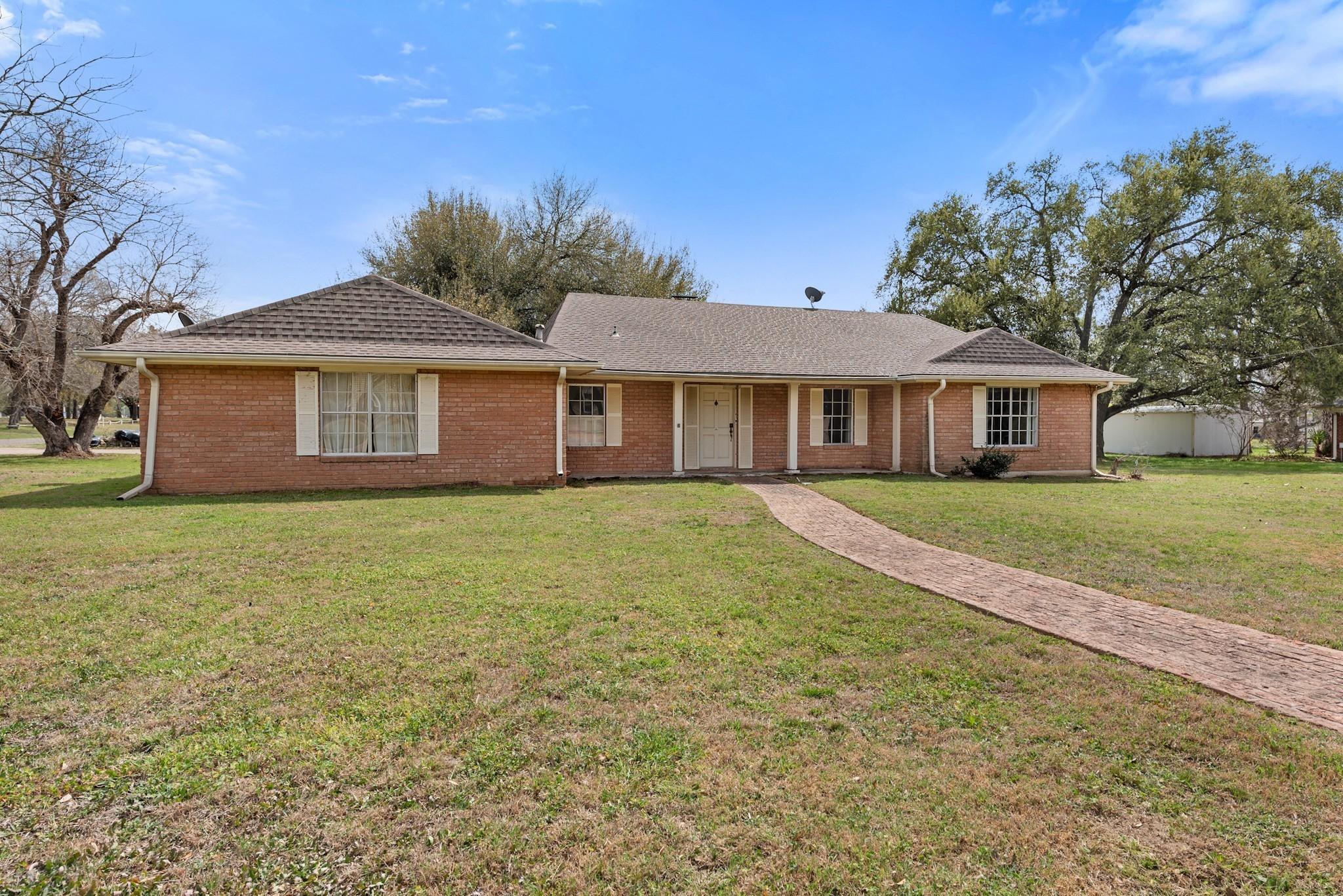 E Barton St, Calvert, TX 77837